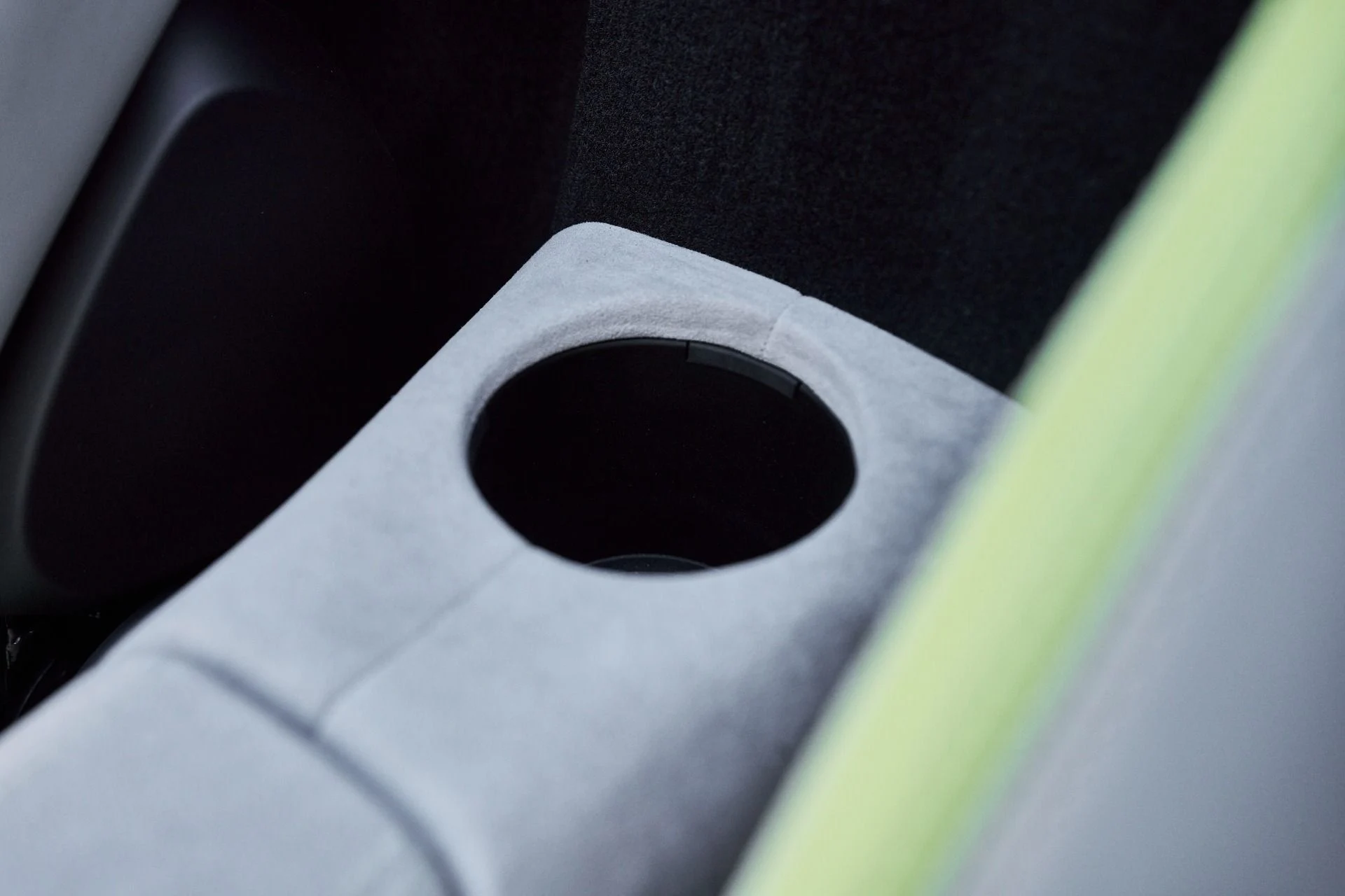 mph058_3249950192_Used_2023_Maserati_MC_20_Cielo_1761946963_e598394e19