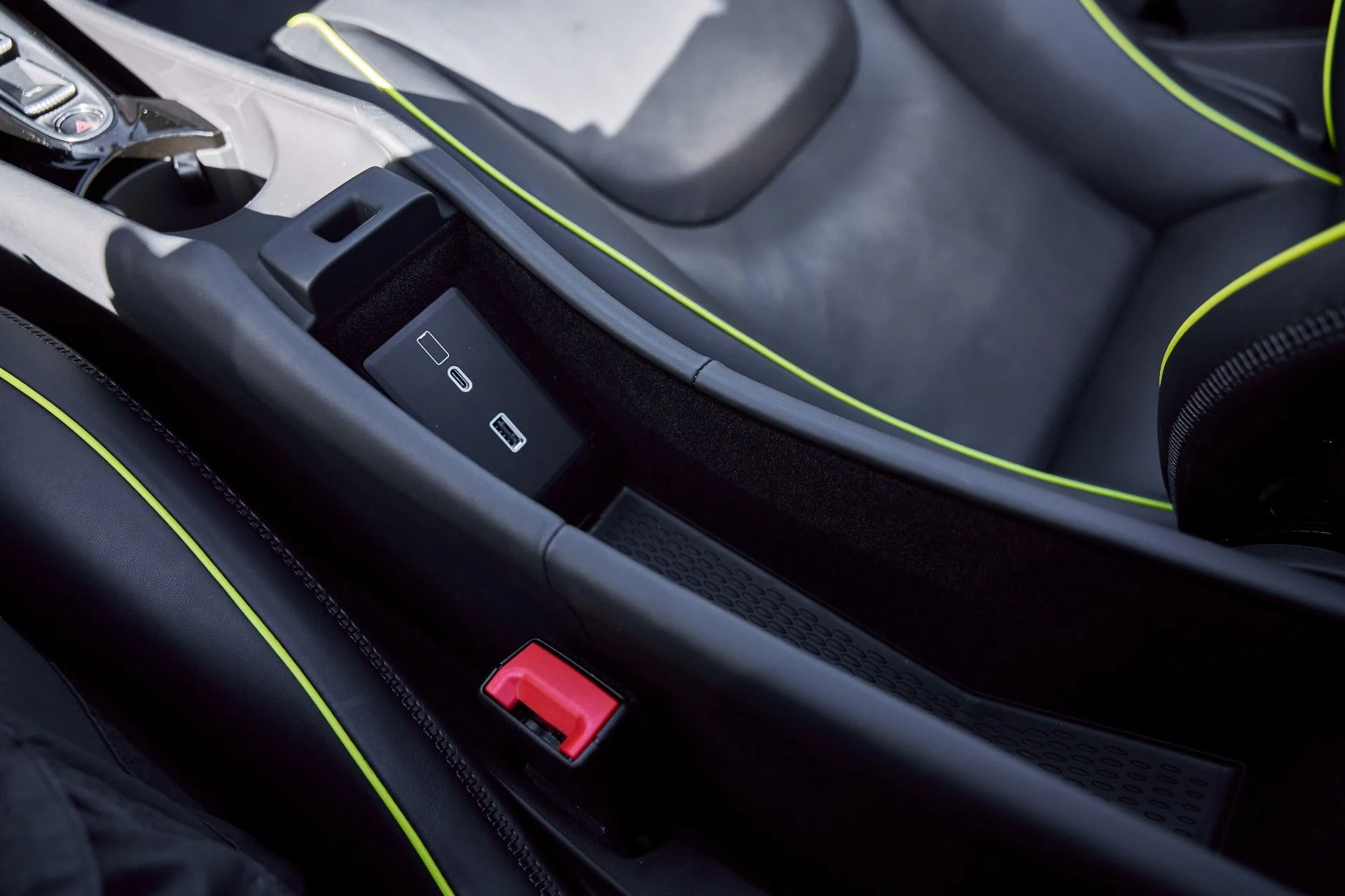 mph058_3268553582_Used_2025_Mc_Laren_Artura_Tech_Lux_1769825957_71f8ccc350