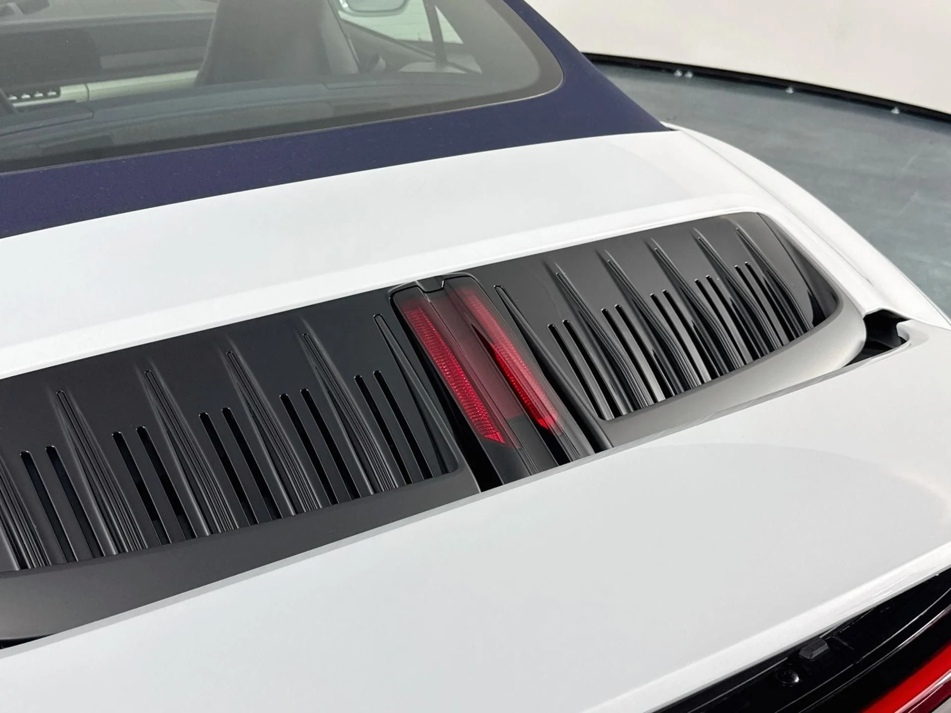 mph058_3294964734_Used_2025_Porsche_911_Carrera_1792182415_442951c86e