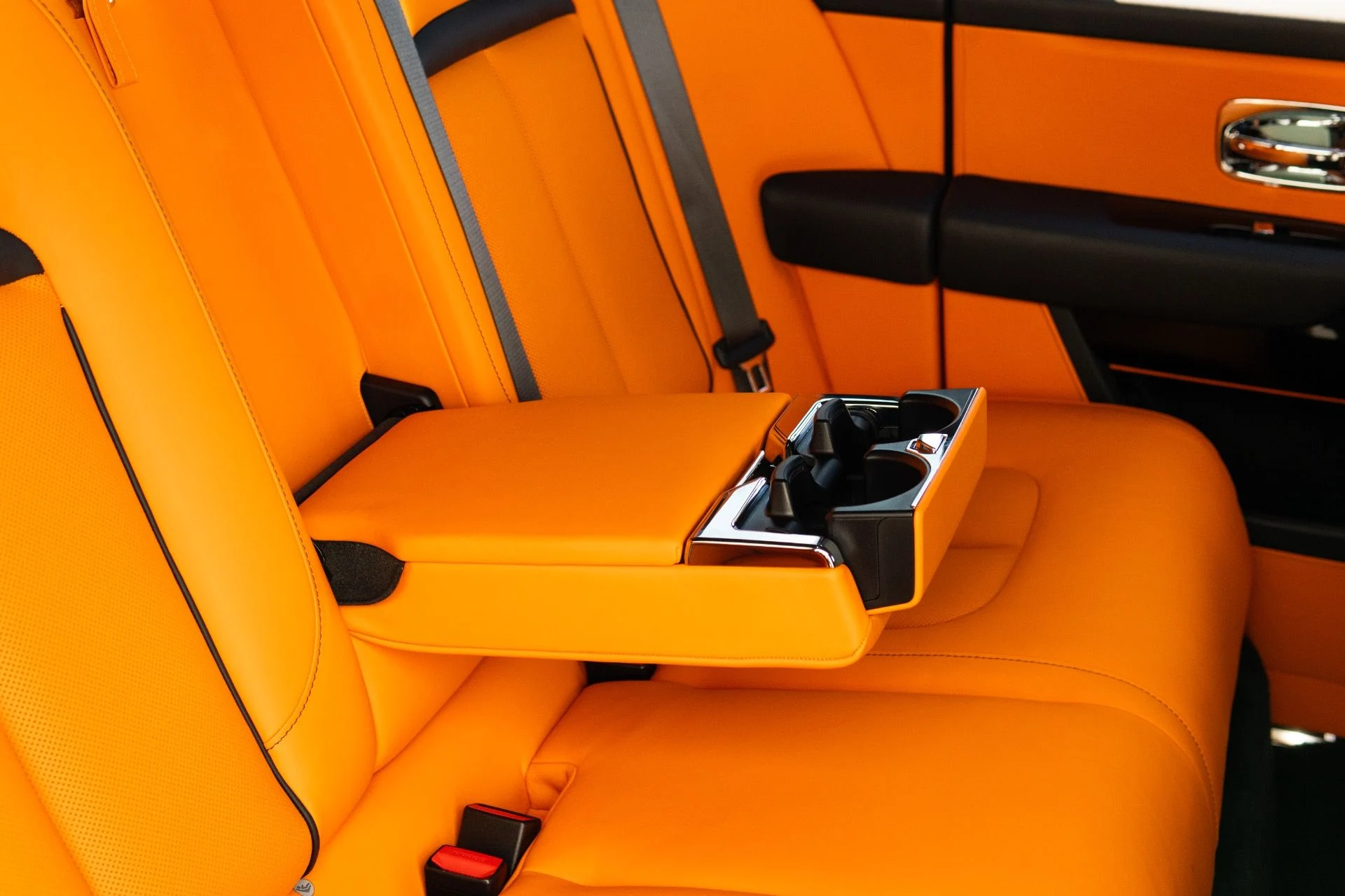 mph058_3302289136_Used_2019_Rolls_Royce_Cullinan_1769627245_8d19eff0df