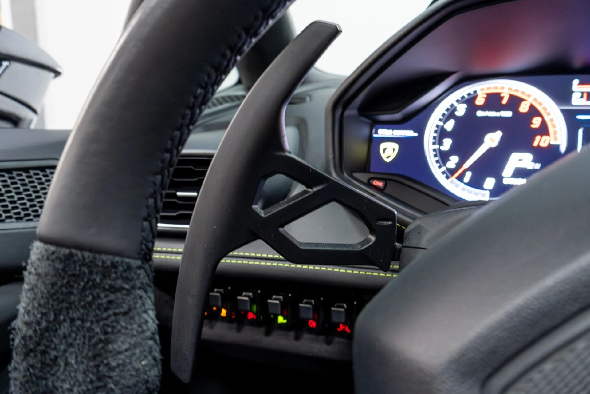 mph058_3342174437_Used_2017_Lamborghini_Huracan_1775865662_ea9efcf6ad