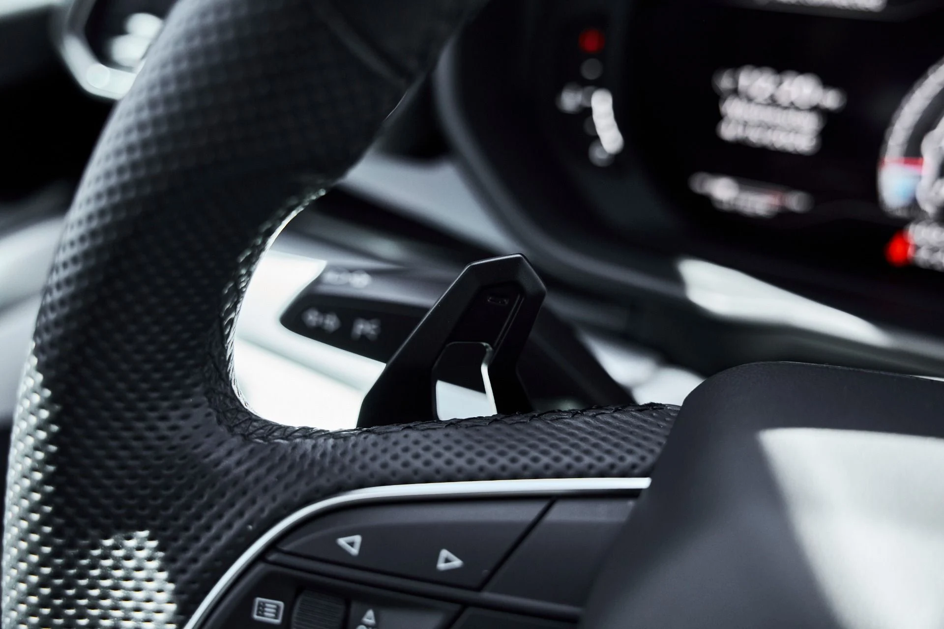 mph058_3345886073_Used_2019_Lamborghini_Urus_Base_1776301903_119937f609