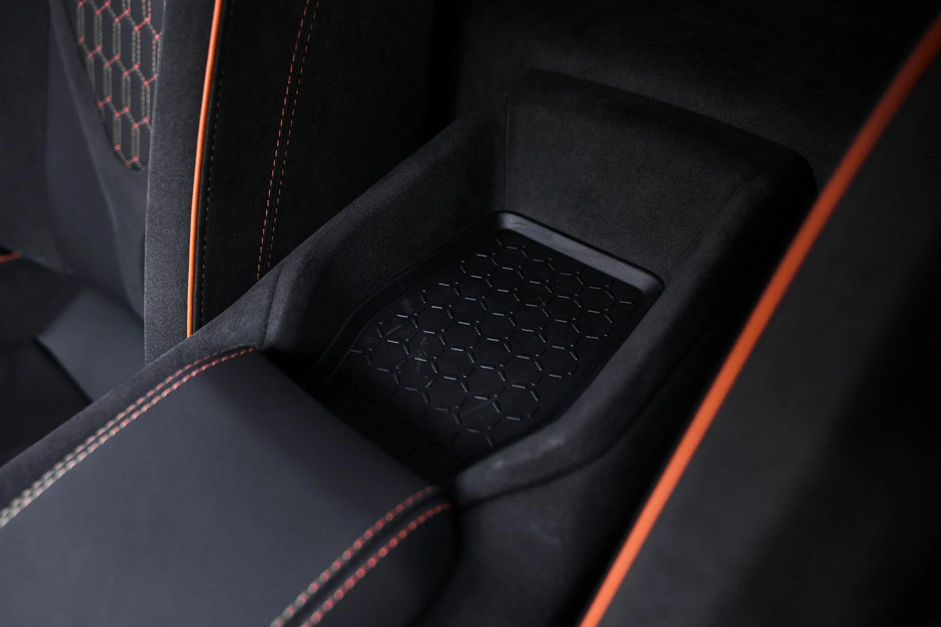 mph058_3350380590_Used_2024_Lamborghini_Revuelto_Base_1777394363_bdcc1aa6b2