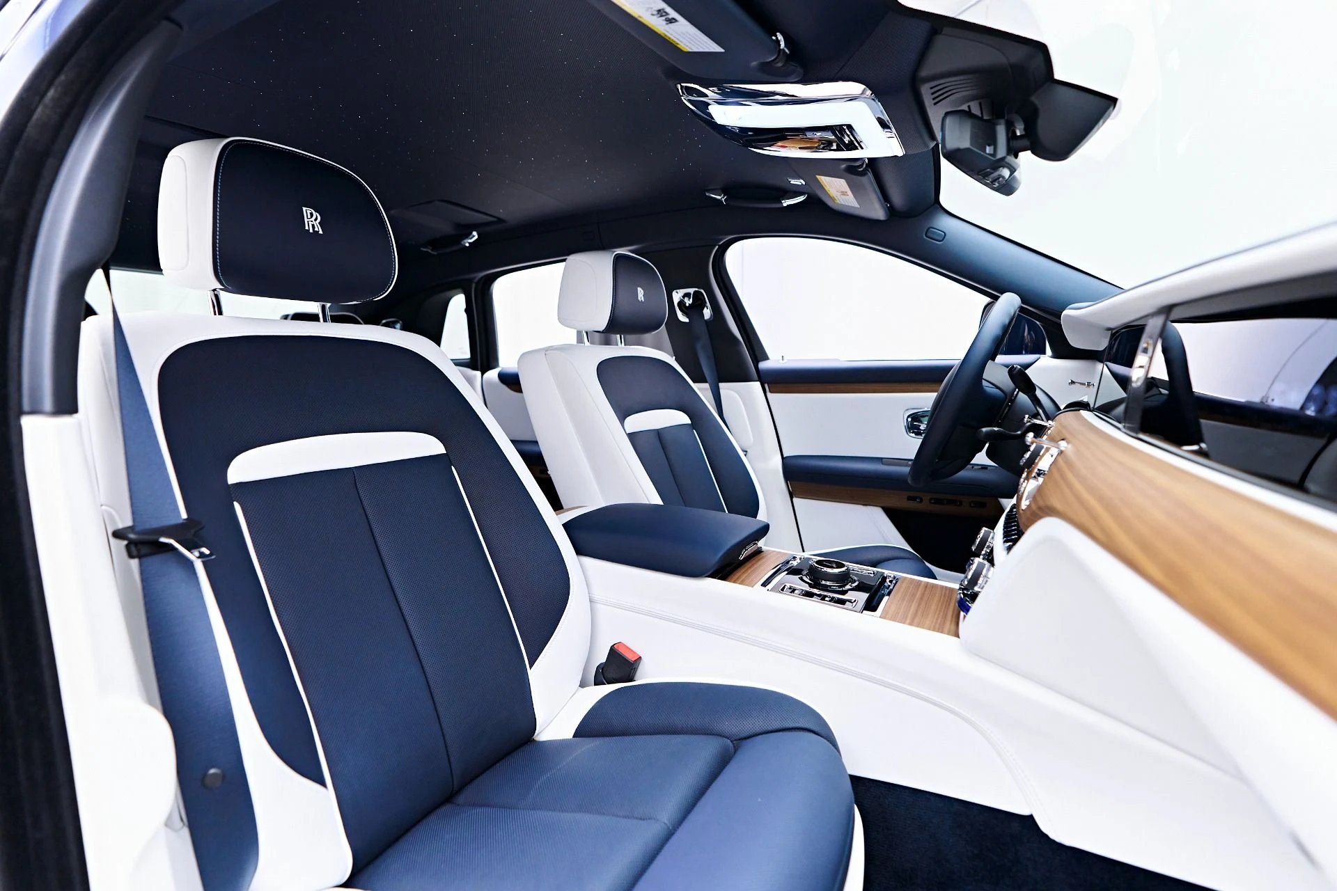mph058_3359724087_Used_2023_Rolls_Royce_Ghost_1755200436_8440223674
