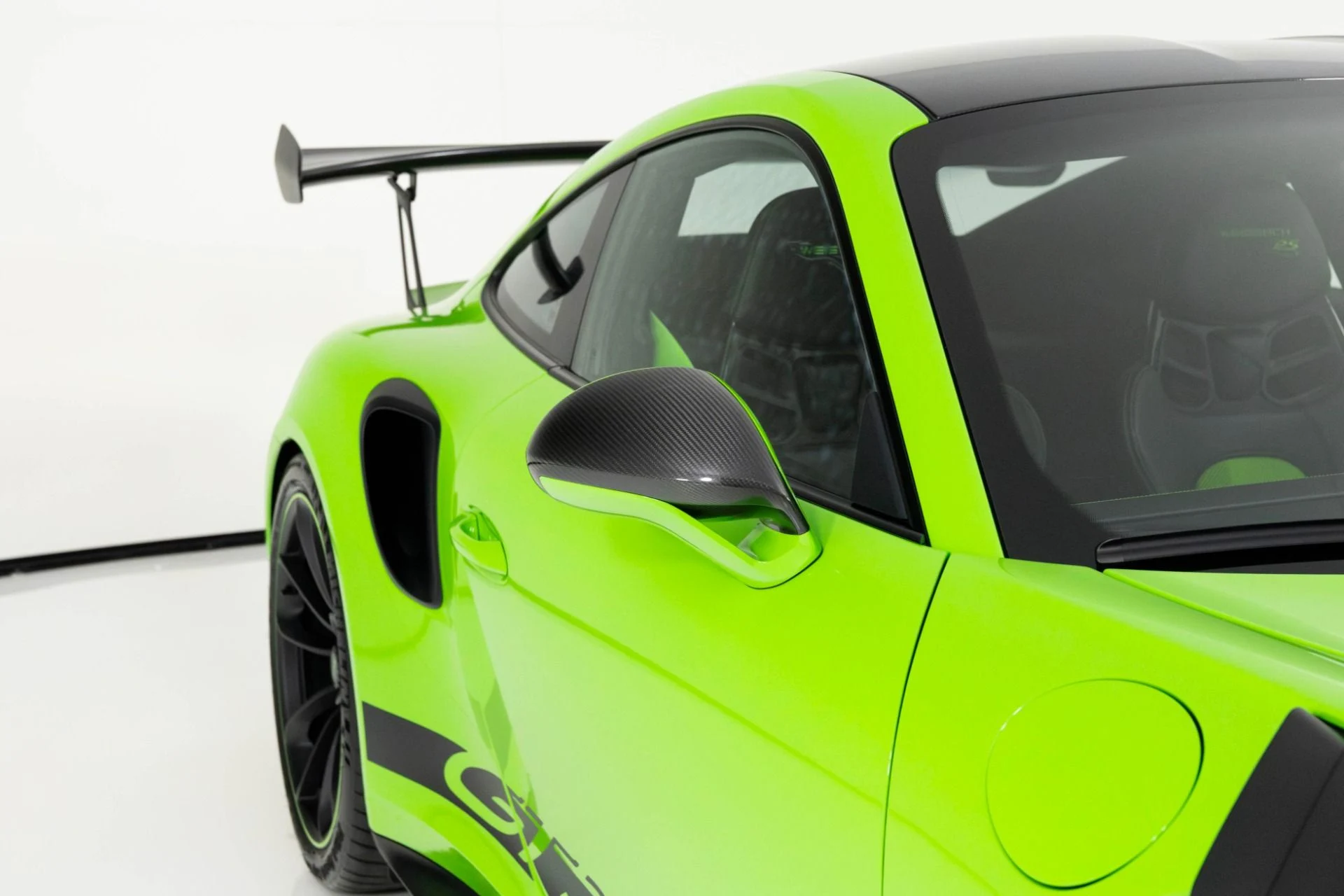 mph058_3436642254_Used_2019_Porsche_911_GT_3_RS_1763595306_25153a36fe