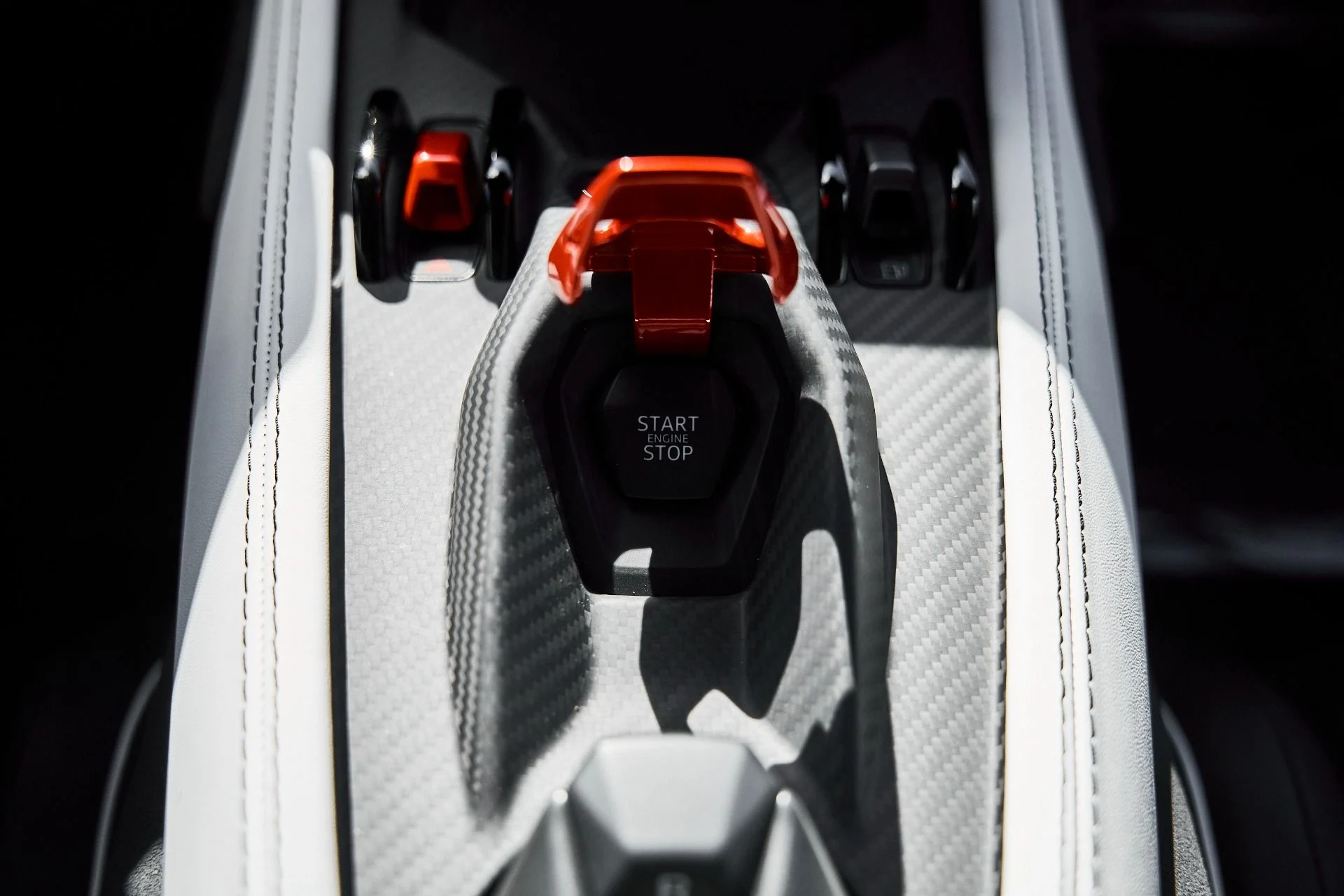 mph058_3446274230_Used_2026_Lamborghini_Revuelto_Base_1777078444_fe4dc958b1