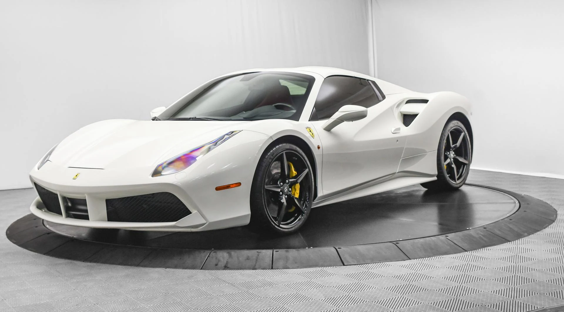 mph058_3474994832_Used_2016_Ferrari_488_Spider_1750234985_00f48e6b9f