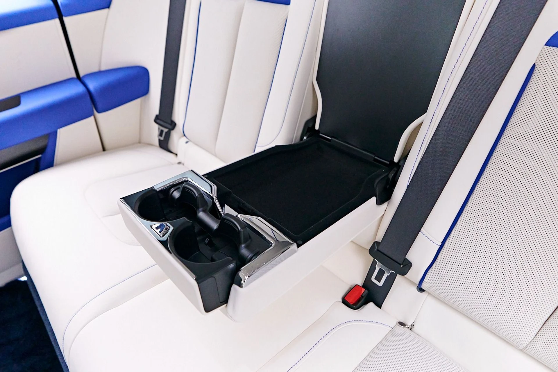 mph058_3477275560_Used_2023_Rolls_Royce_Cullinan_Base_1745954360_14b658efa2