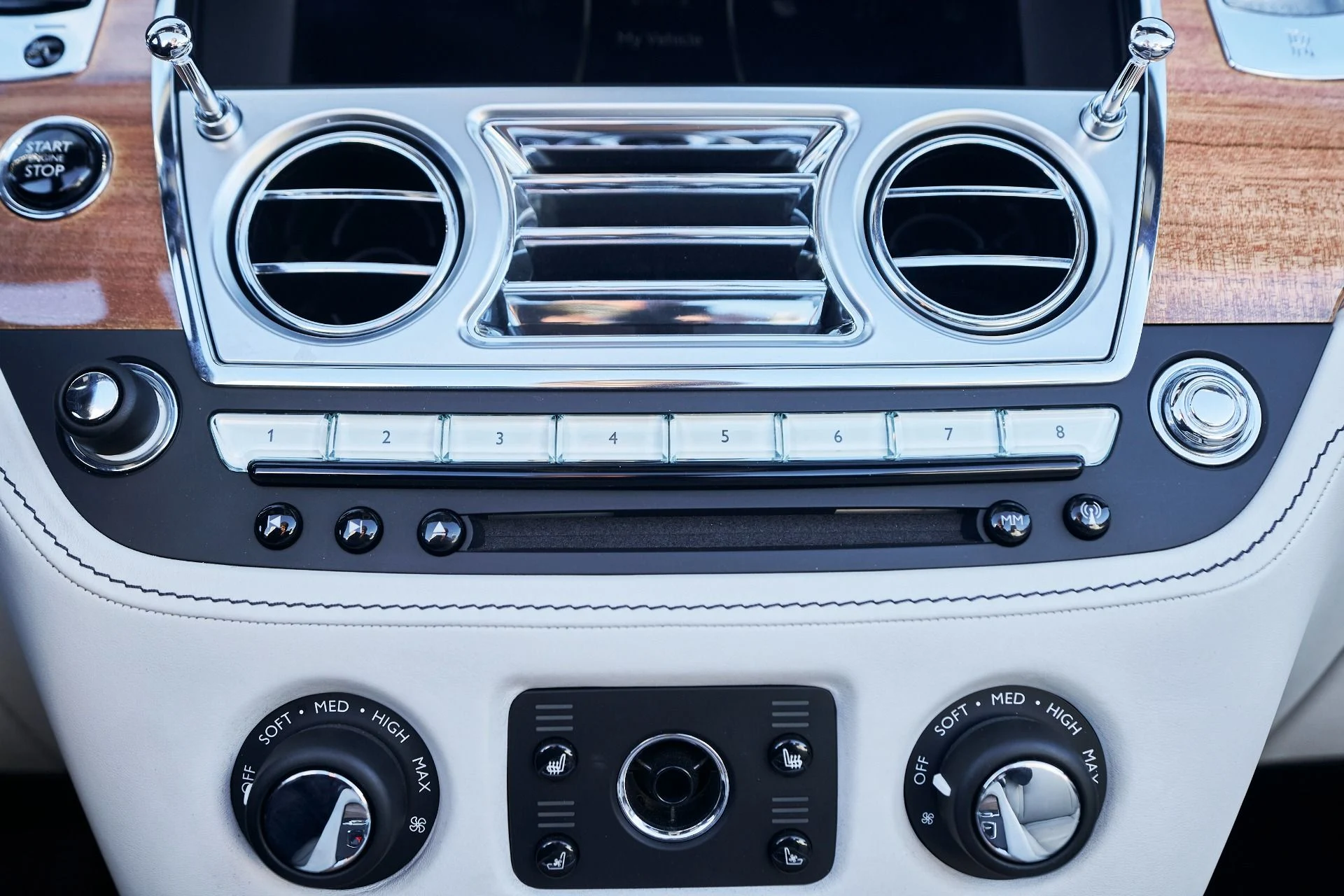 mph058_3491162189_Used_2018_Rolls_Royce_Dawn_1764124450_1296ff8c75