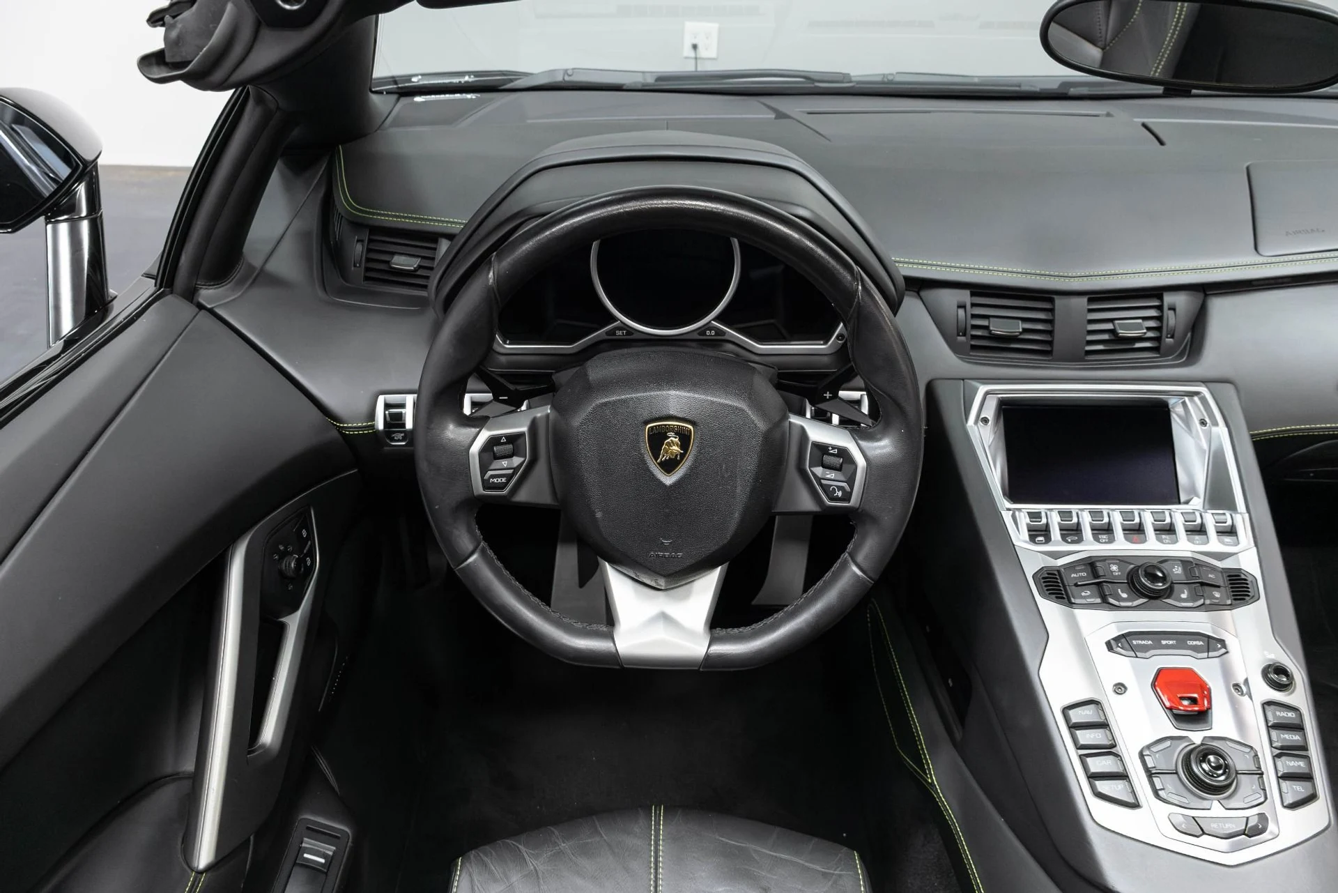mph058_3603833077_Used_2015_Lamborghini_Aventador_LP_700_4_1780593182_a347a64c92