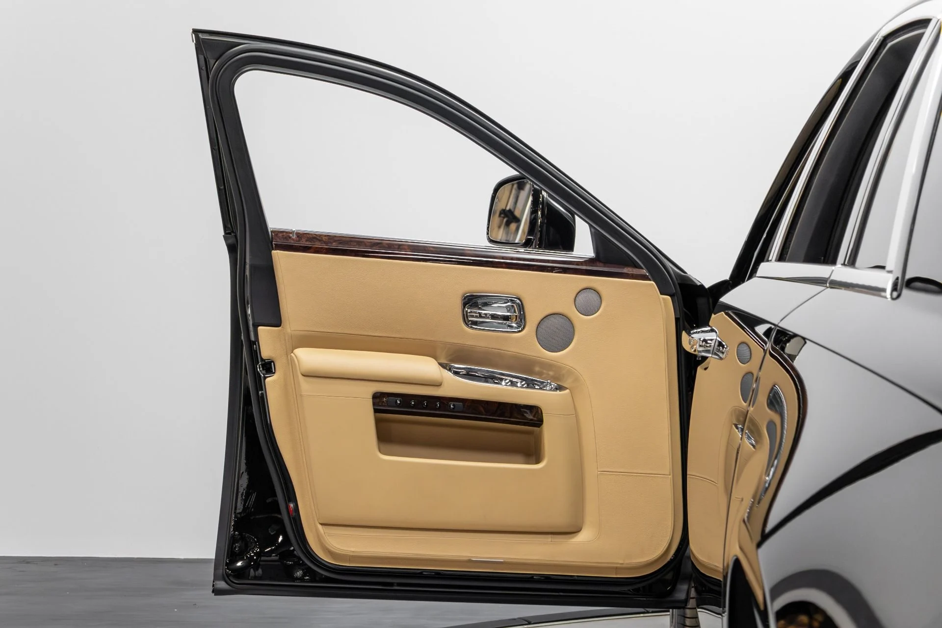 mph058_363609672_Used_2011_Rolls_Royce_Ghost_1771348774_1b0ea8b7e0