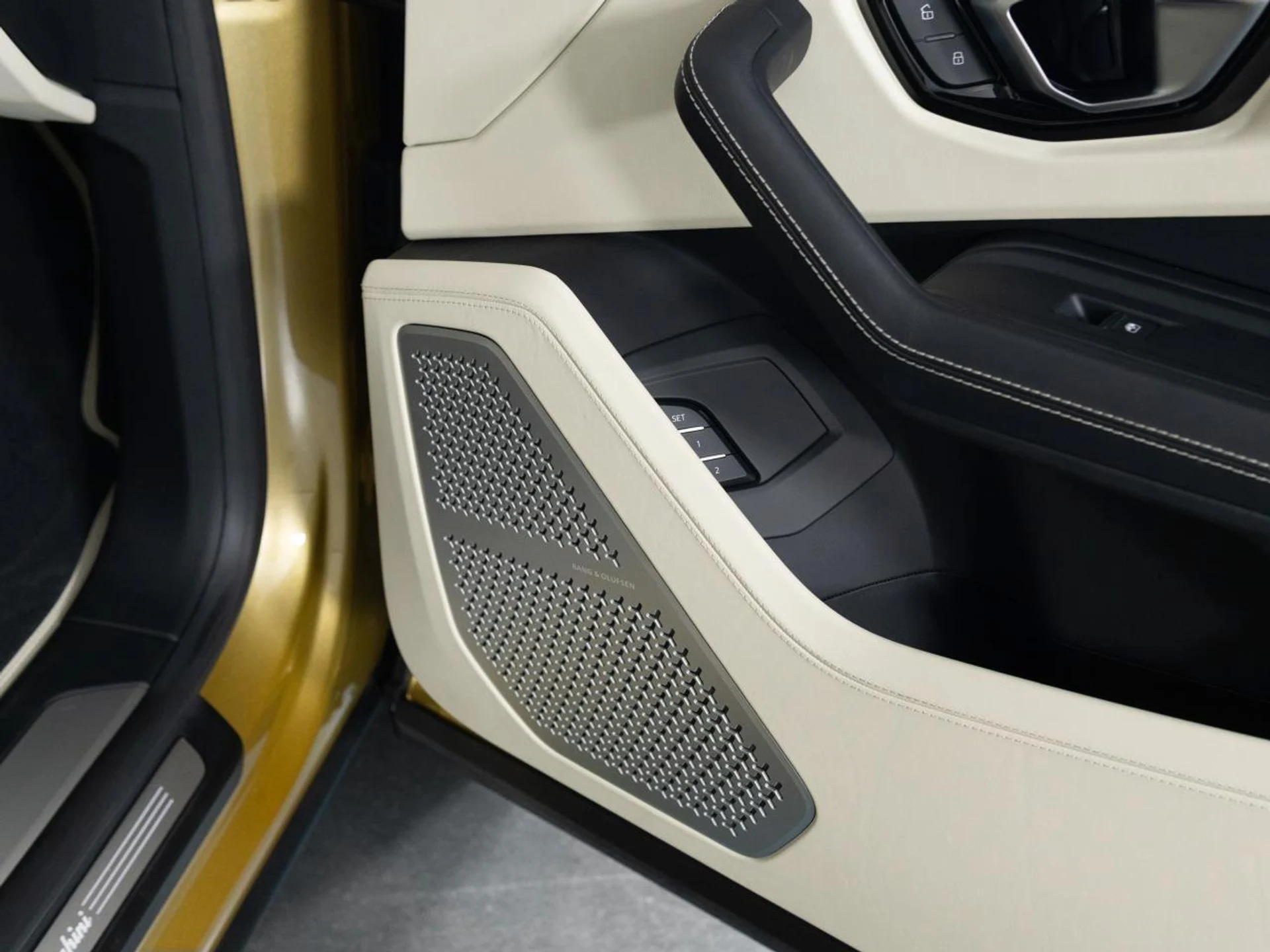 mph058_3646813550_Used_2023_Lamborghini_Urus_S_1784925070_372e88b51a
