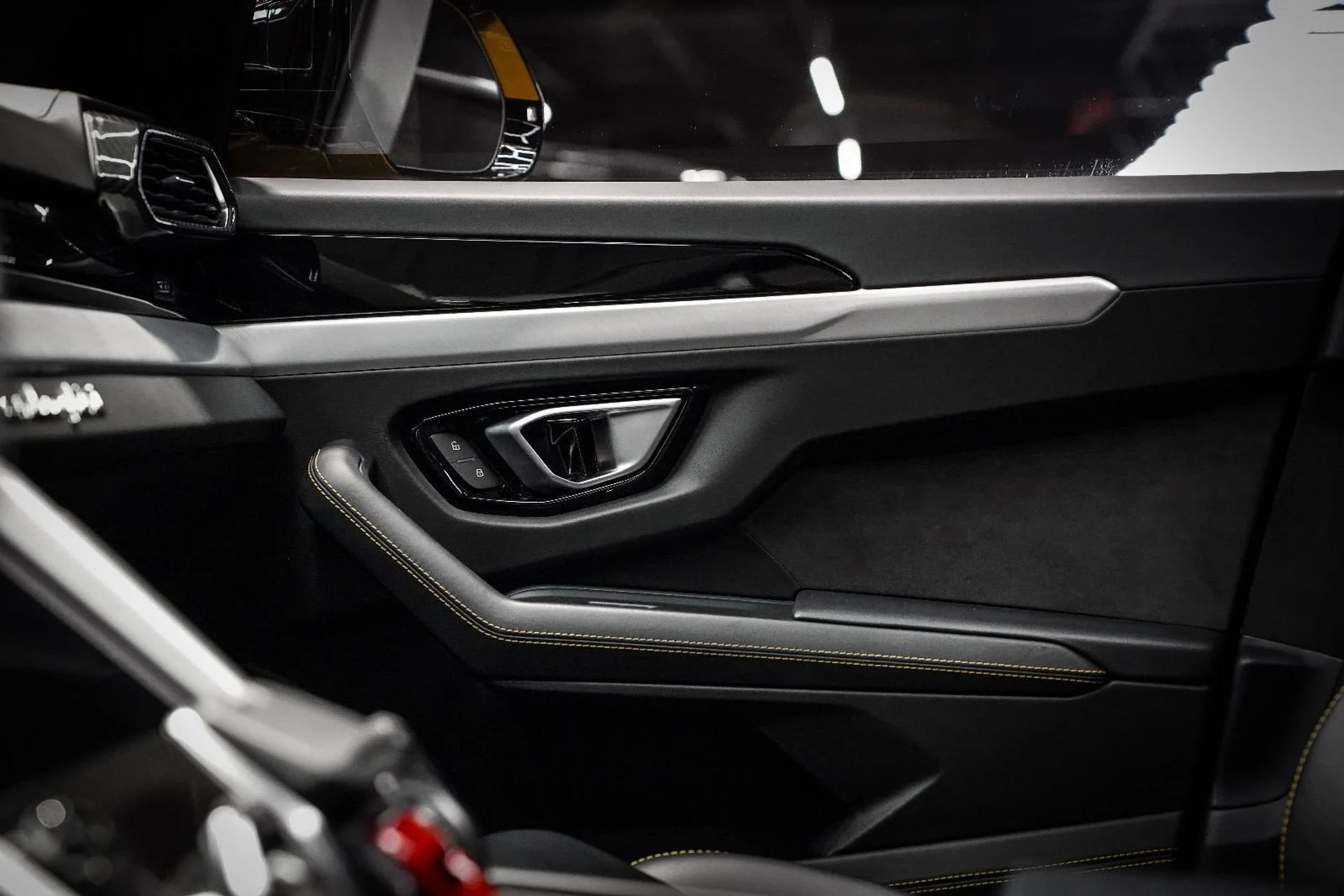 mph058_3656291509_37414663_01599_2020_lamborghini_urus_110_9f5af4ff7e