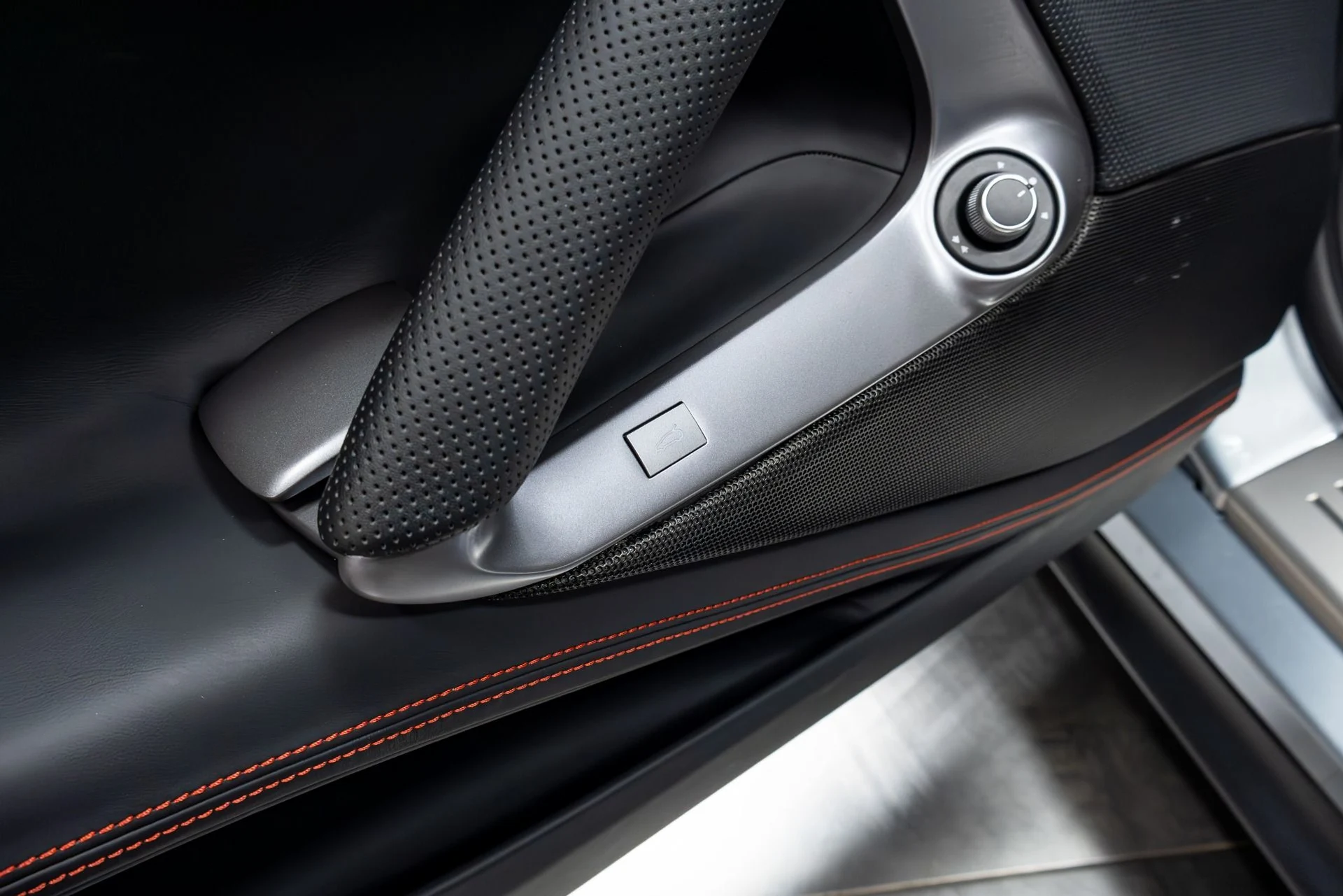 mph058_3660129312_Used_2018_Ferrari_812_Superfast_1777416678_6338811c04