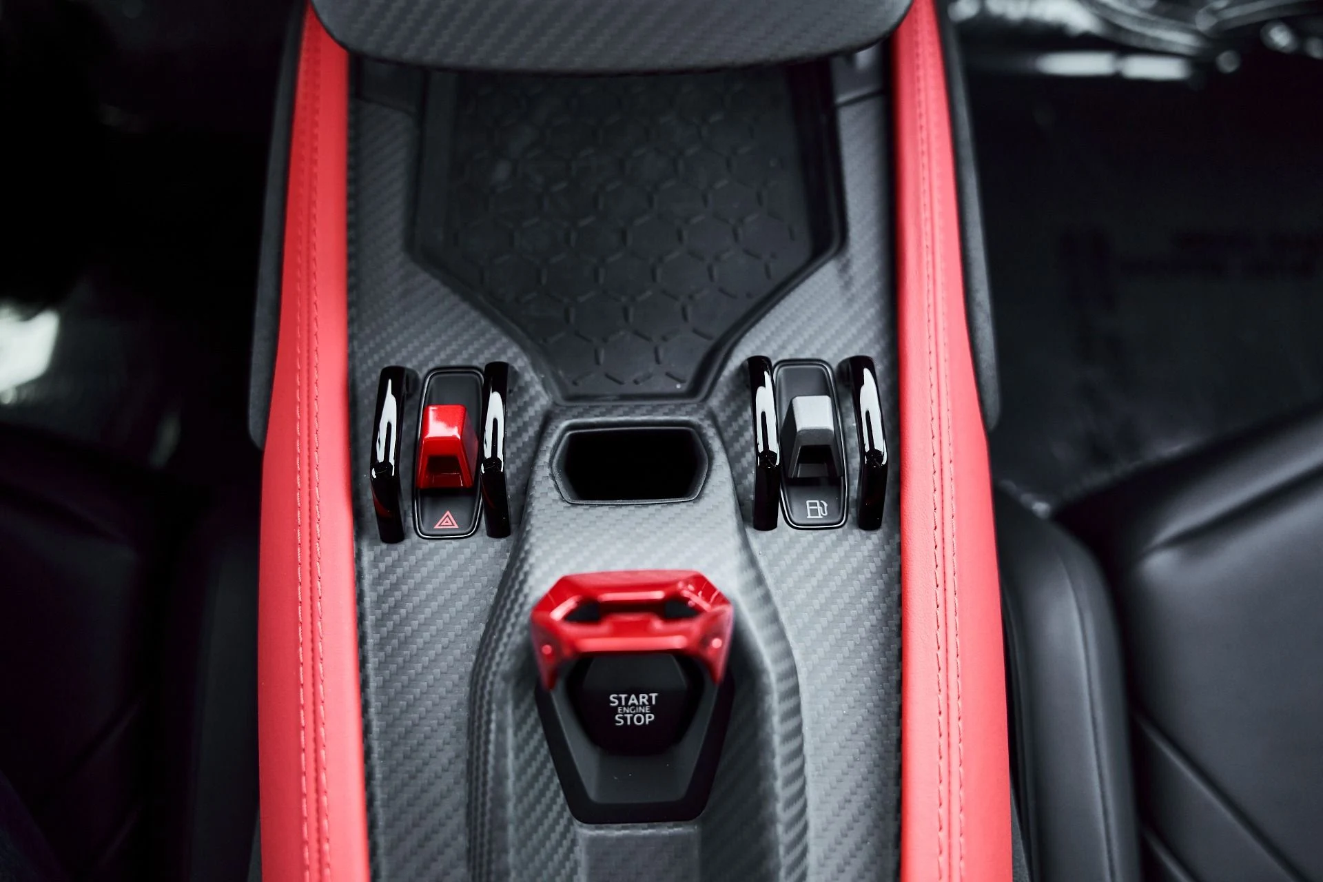 mph058_367960111_Used_2025_Lamborghini_Revuelto_Base_1774300555_eac8ba8998