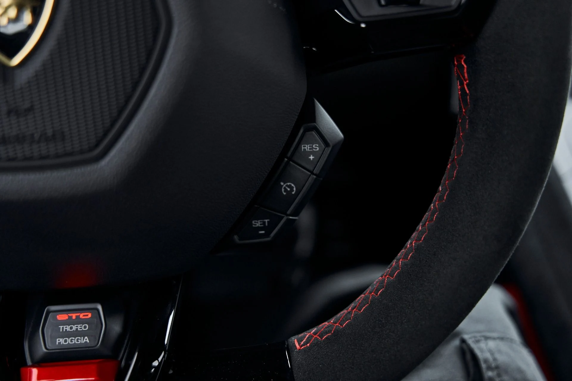 mph058_3694428391_Used_2022_Lamborghini_Huracan_STO_Base_1771294606_5839761200