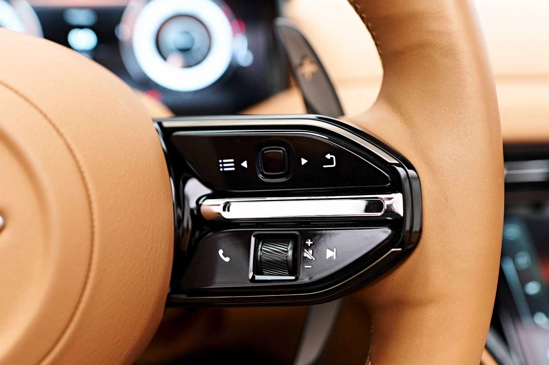 mph058_3708515095_Used_2024_Aston_Martin_DB_12_Volante_1731606794_8a4e2d3251