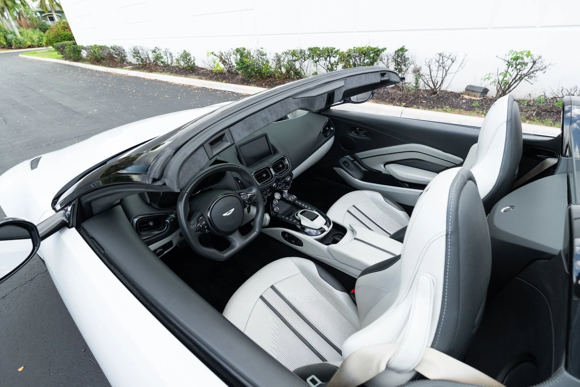 mph058_3753759490_Used_2023_Aston_Martin_Vantage_V8_1773336980_d624d6d550