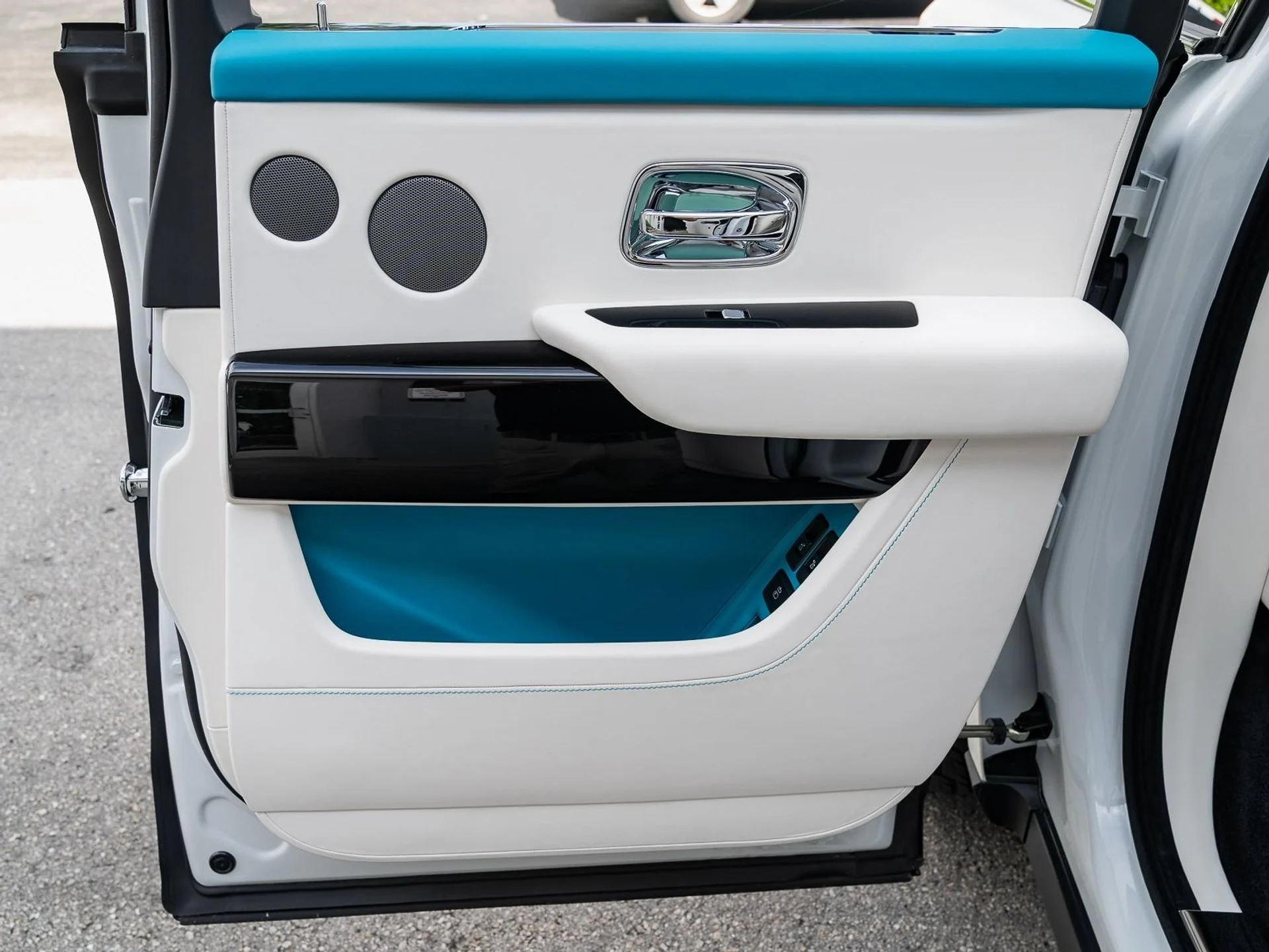 mph058_3766268813_Used_2023_Rolls_Royce_Cullinan_1761685709_3a6df0b733