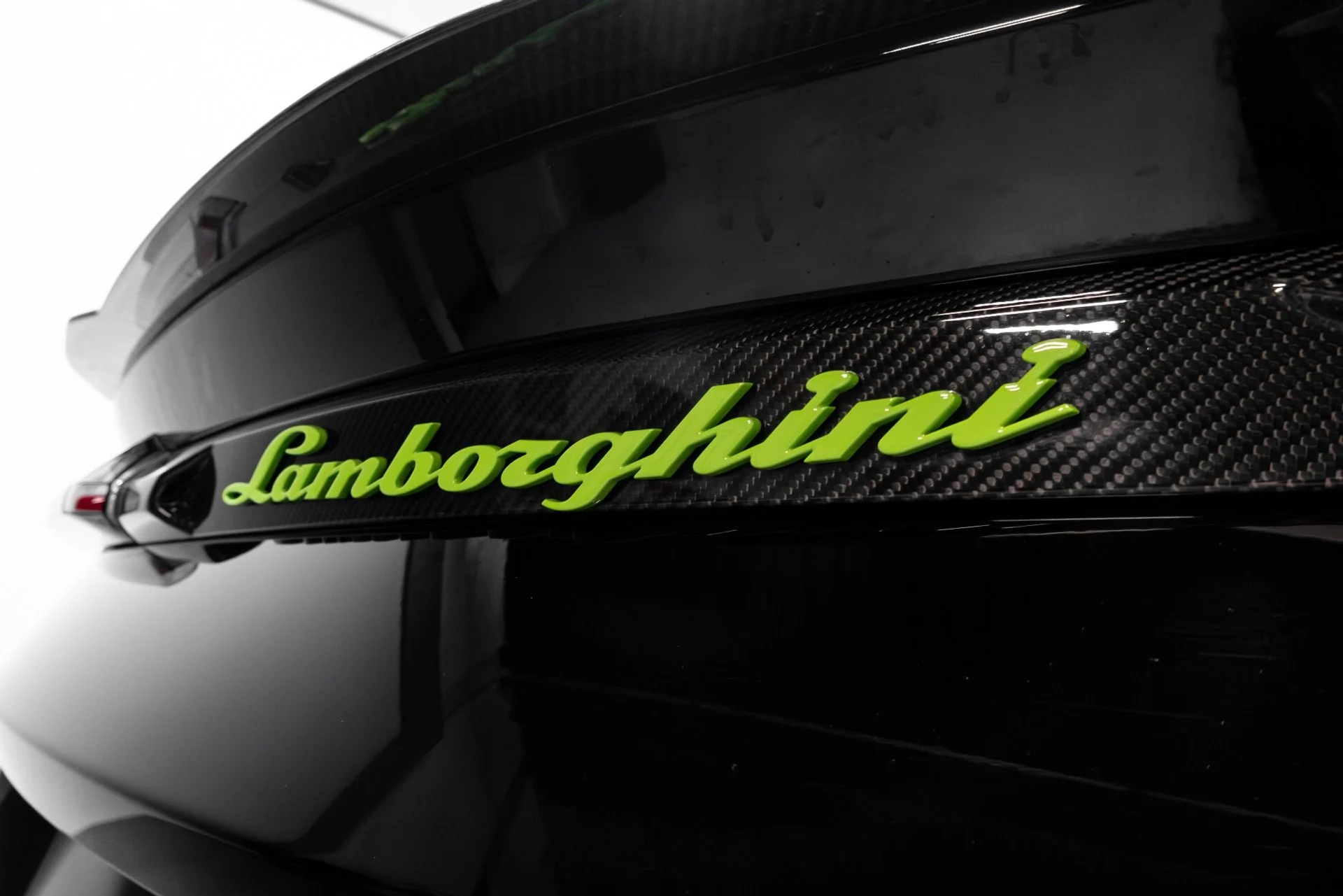 mph058_3824541723_Used_2022_Lamborghini_Urus_1771543126_c7adf17ad6