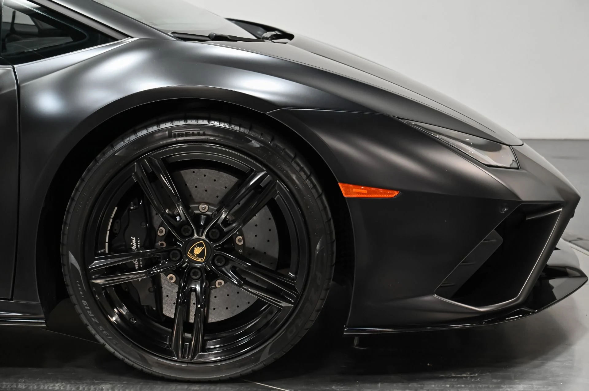 mph058_3955757205_Used_2021_Lamborghini_Huracan_EVO_Base_1754943417_2bcf435211