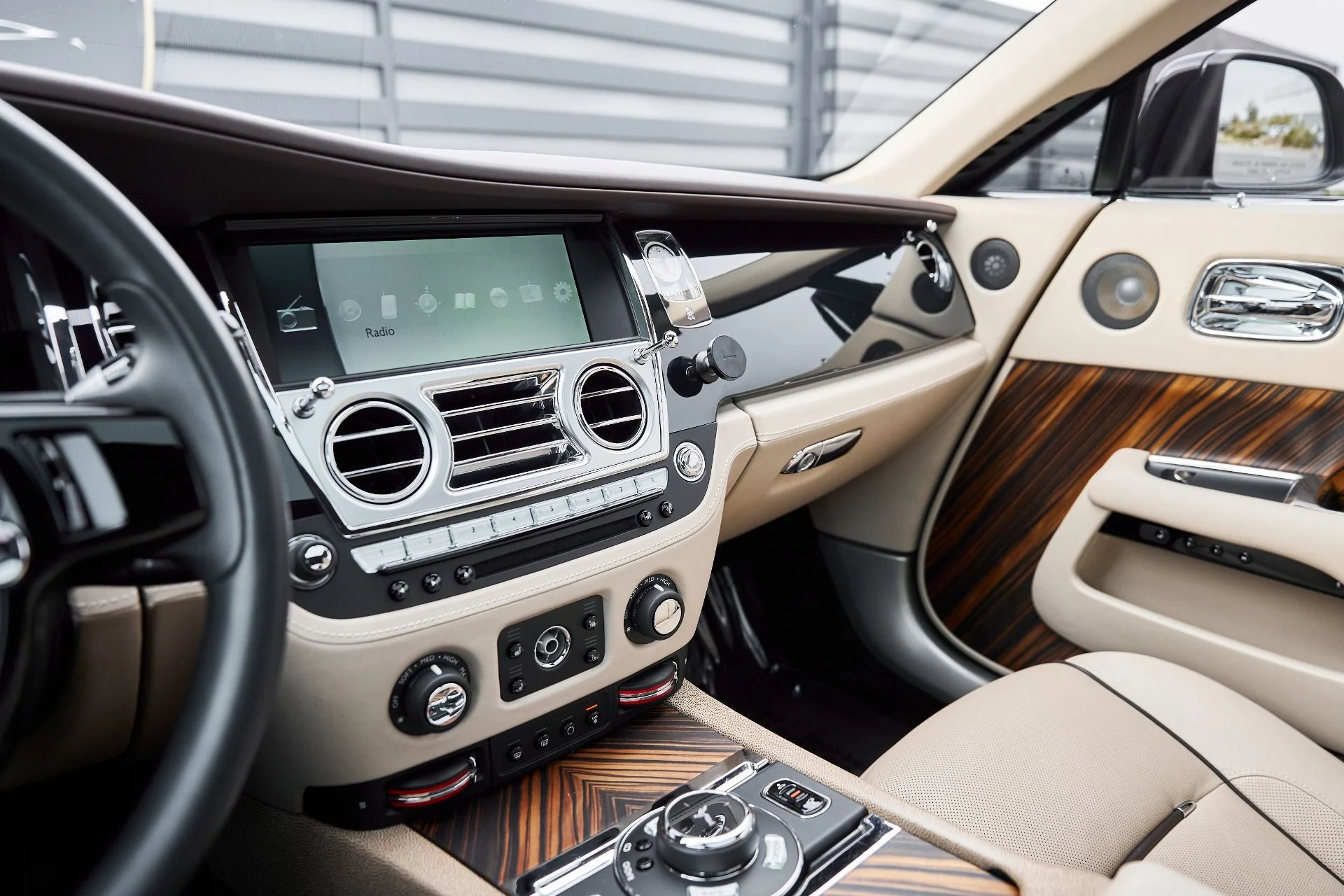 mph058_3989357791_Used_2014_Rolls_Royce_Wraith_Base_1767151051_6d841d1c03