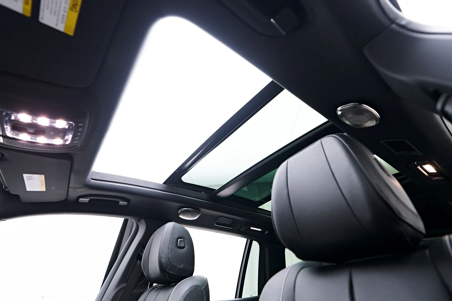 mph058_399685964_Used_2023_Mercedes_Benz_GLS_Maybach_GLS_600_1762799282_eaaed309bc