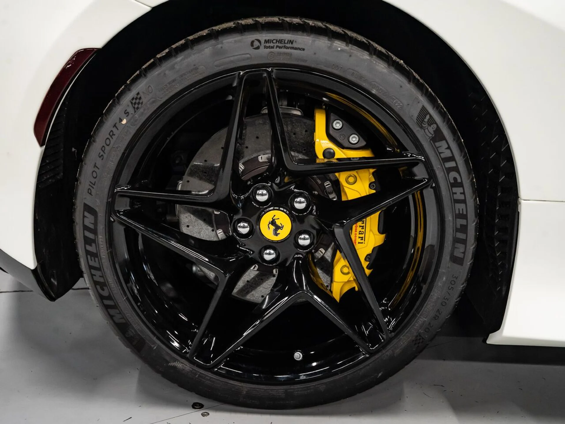 mph058_4000576988_ferrari_f8_spider_2022_0452054878