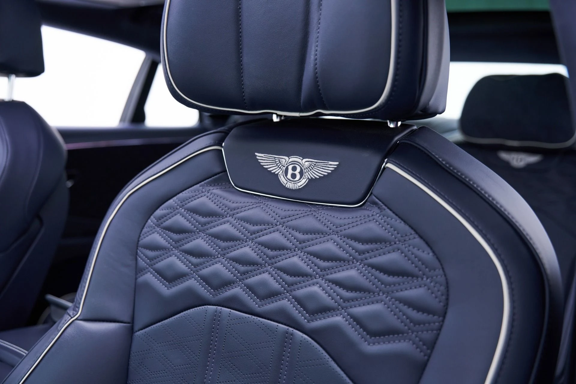 mph058_4006810194_Used_2025_Bentley_Flying_Spur_Speed_1792601289_3a503ab30b