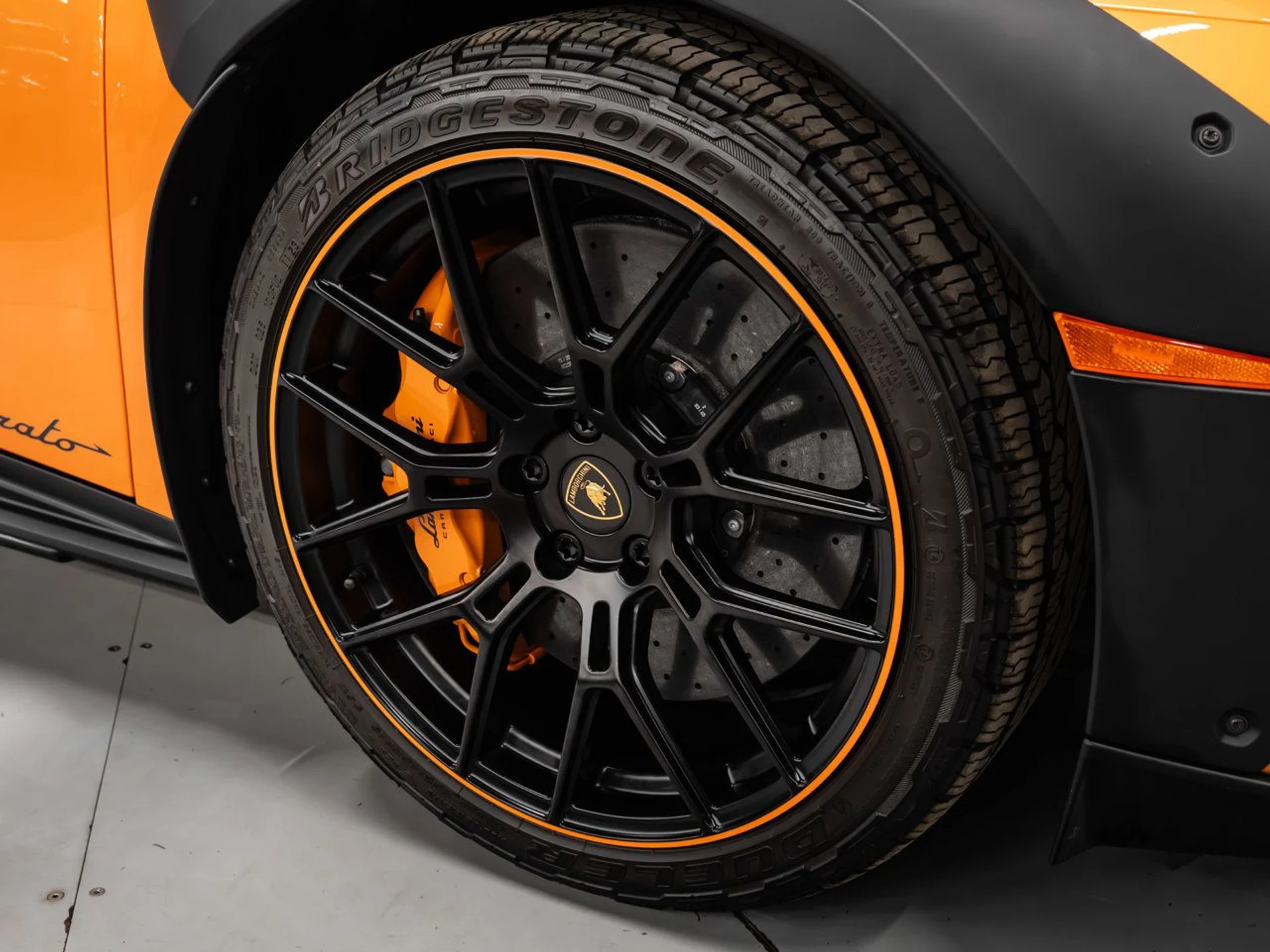 mph058_4044957905_lamborghini_huracan_2023_034b97856e