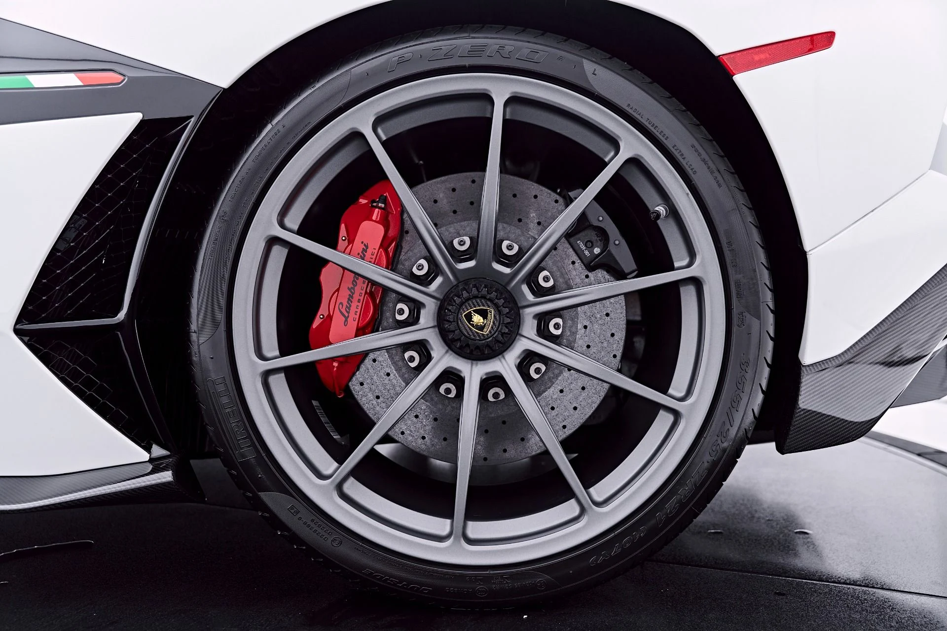 mph058_4088636728_Used_2021_Lamborghini_Aventador_SVJ_Base_1784080241_e4a66b1747