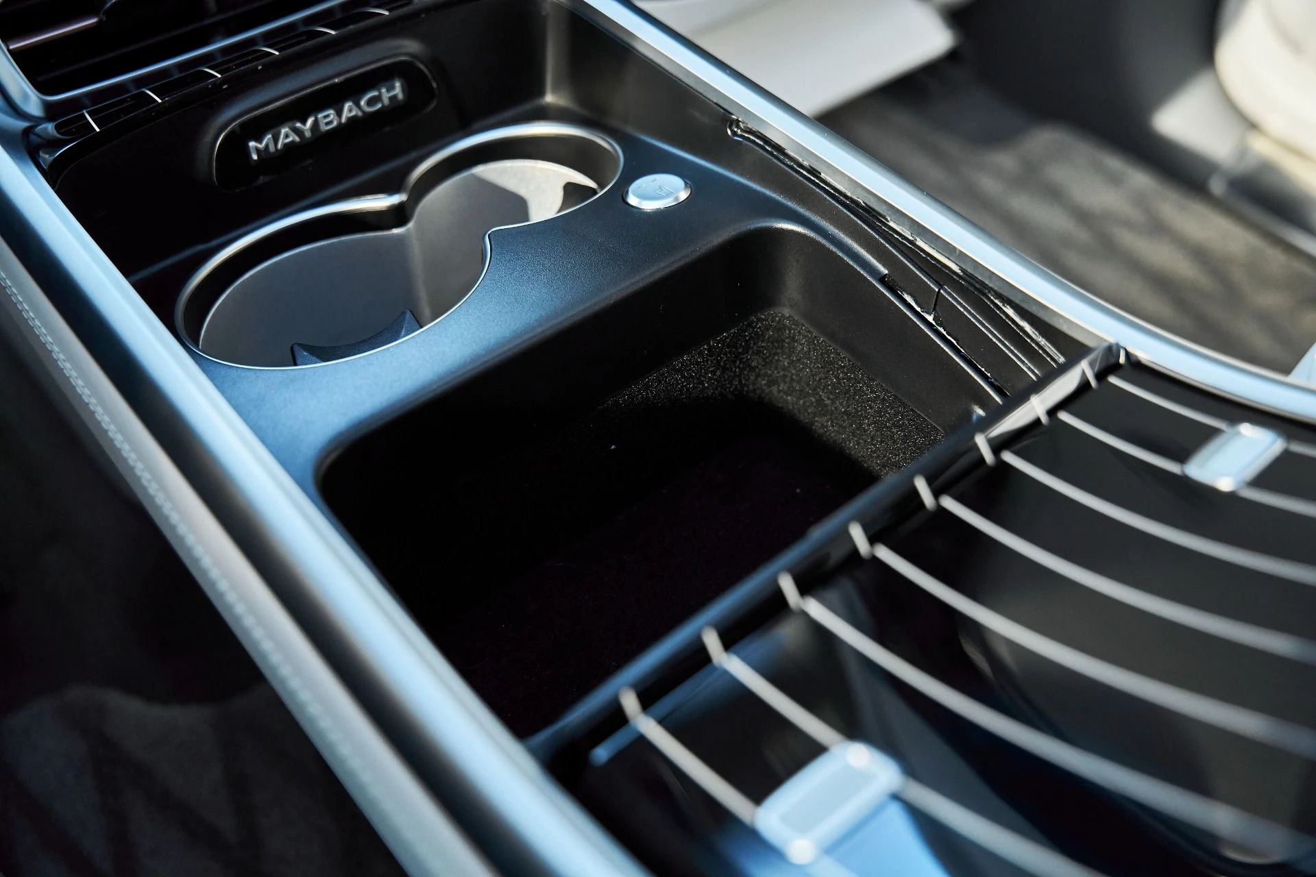 mph058_4117156718_Used_2024_Mercedes_Benz_EQS_Maybach_EQS_680_1766455950_0f11f522ea