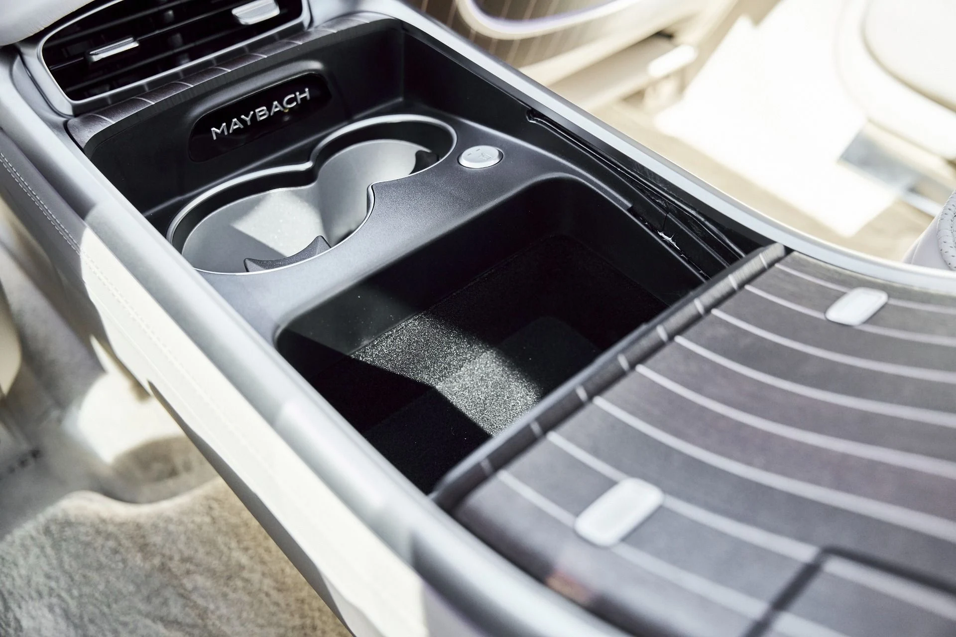 mph058_4187434990_Used_2025_Mercedes_Benz_EQS_Maybach_EQS_680_1773365900_0f1c4f2902