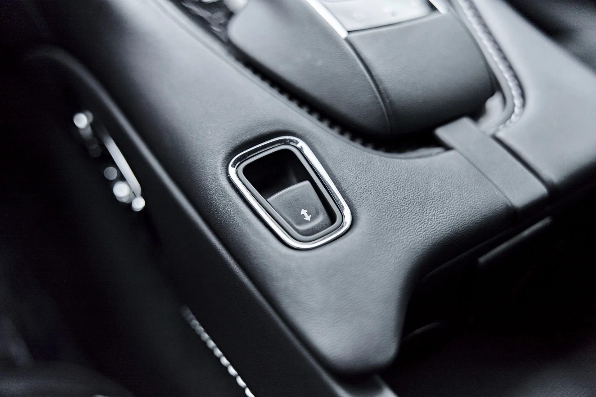 mph058_420333742_Used_2023_Aston_Martin_DBS_1790369928_f37a8280a6