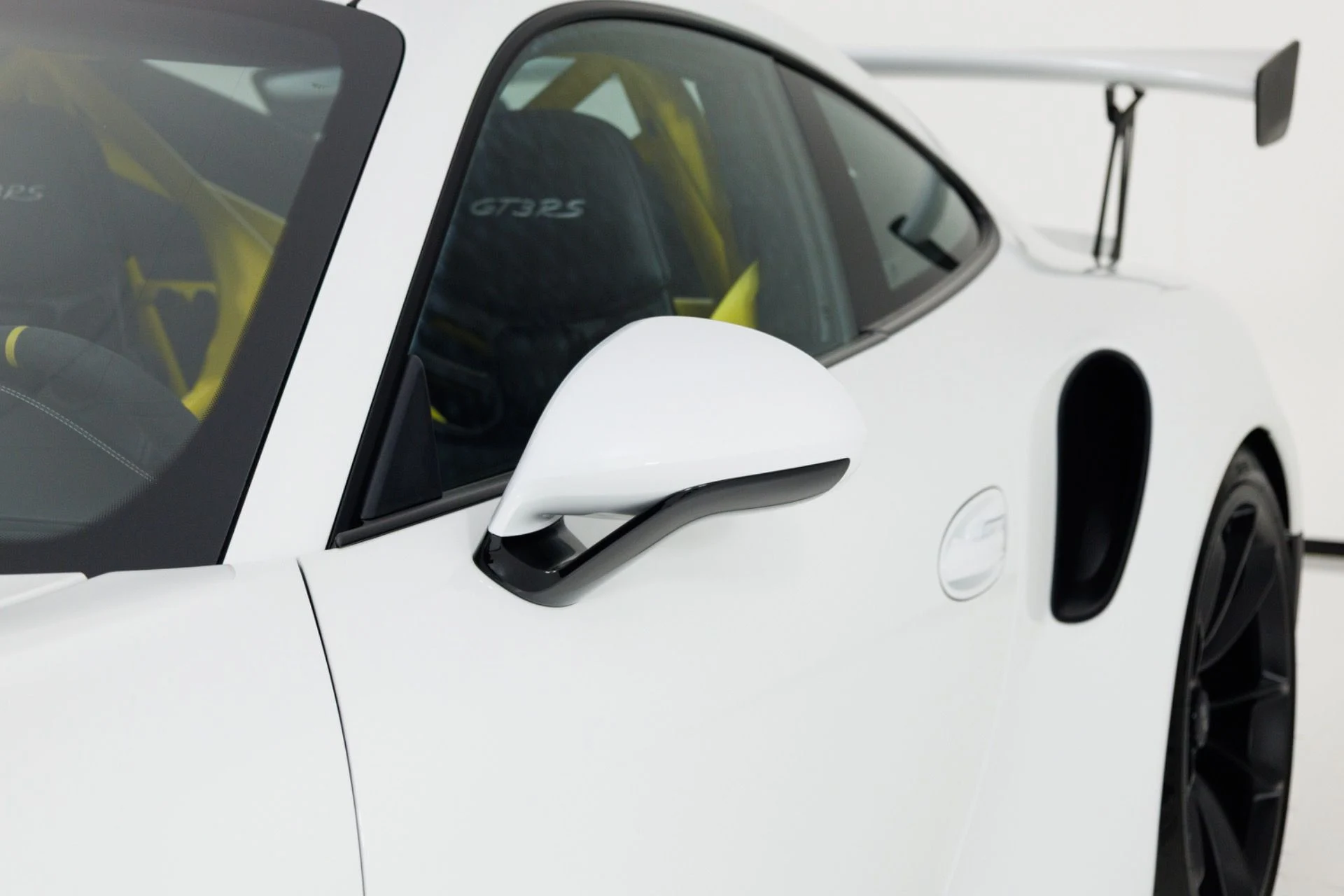 mph058_4259894394_Used_2016_Porsche_911_GT_3_RS_1775150693_07b44985e8