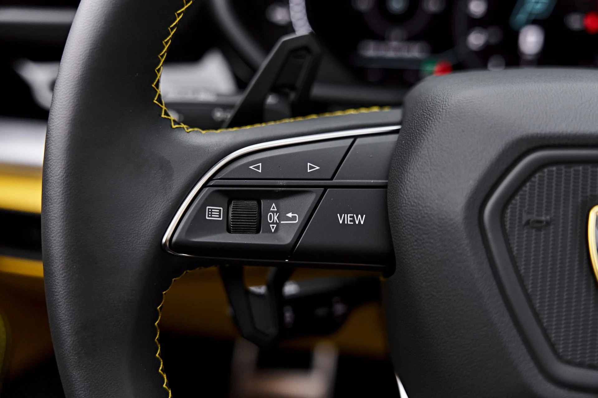 mph058_4264458456_Used_2025_Lamborghini_Urus_SE_1788049944_2549bdf795