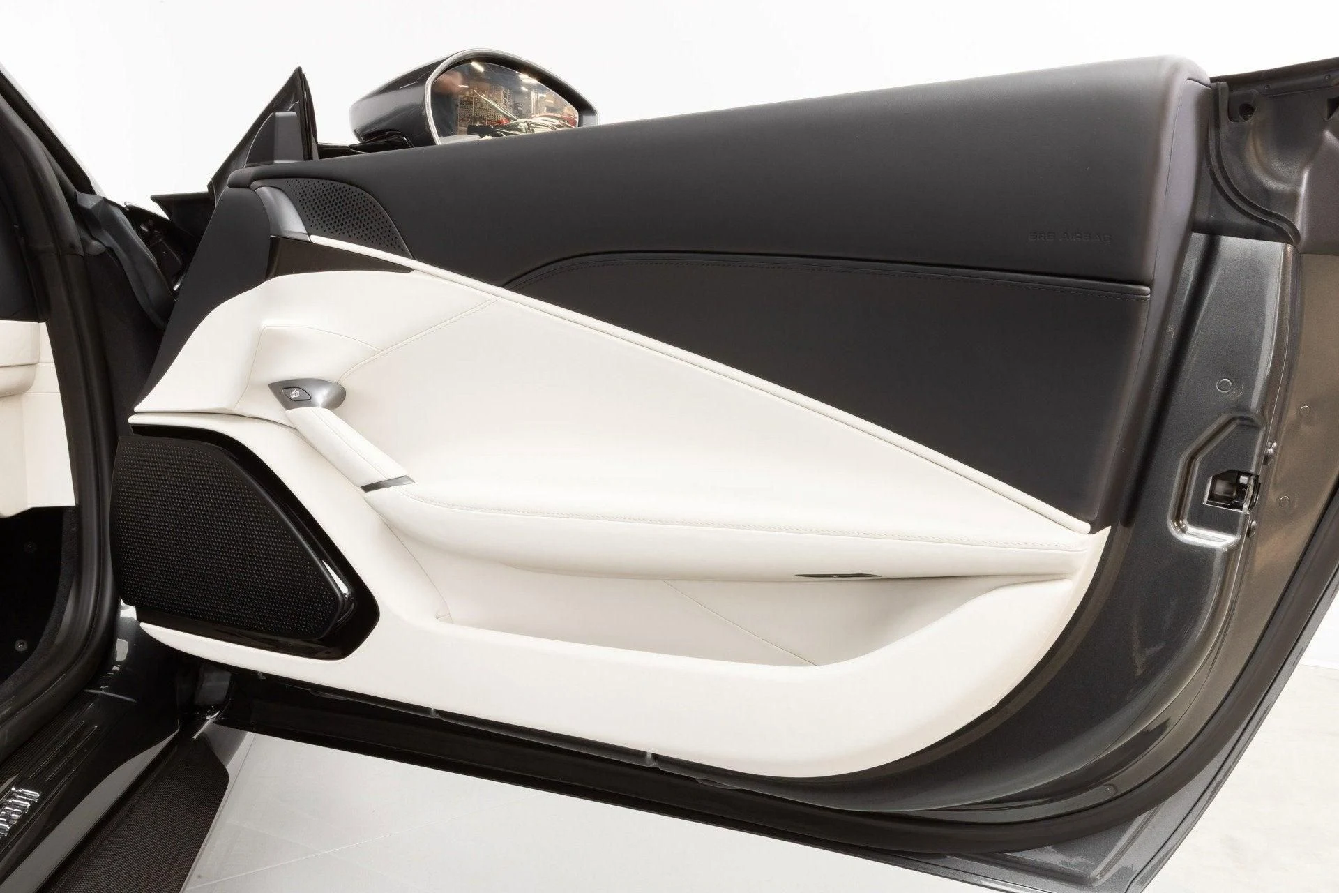 mph058_4291083967_Used_2024_Ferrari_Roma_Spider_1777367392_f00c961349