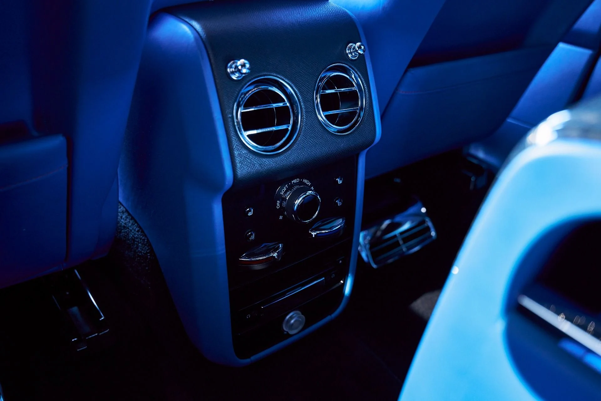 mph058_454261937_Used_2021_Rolls_Royce_Cullinan_Base_1770692258_f2d115cece