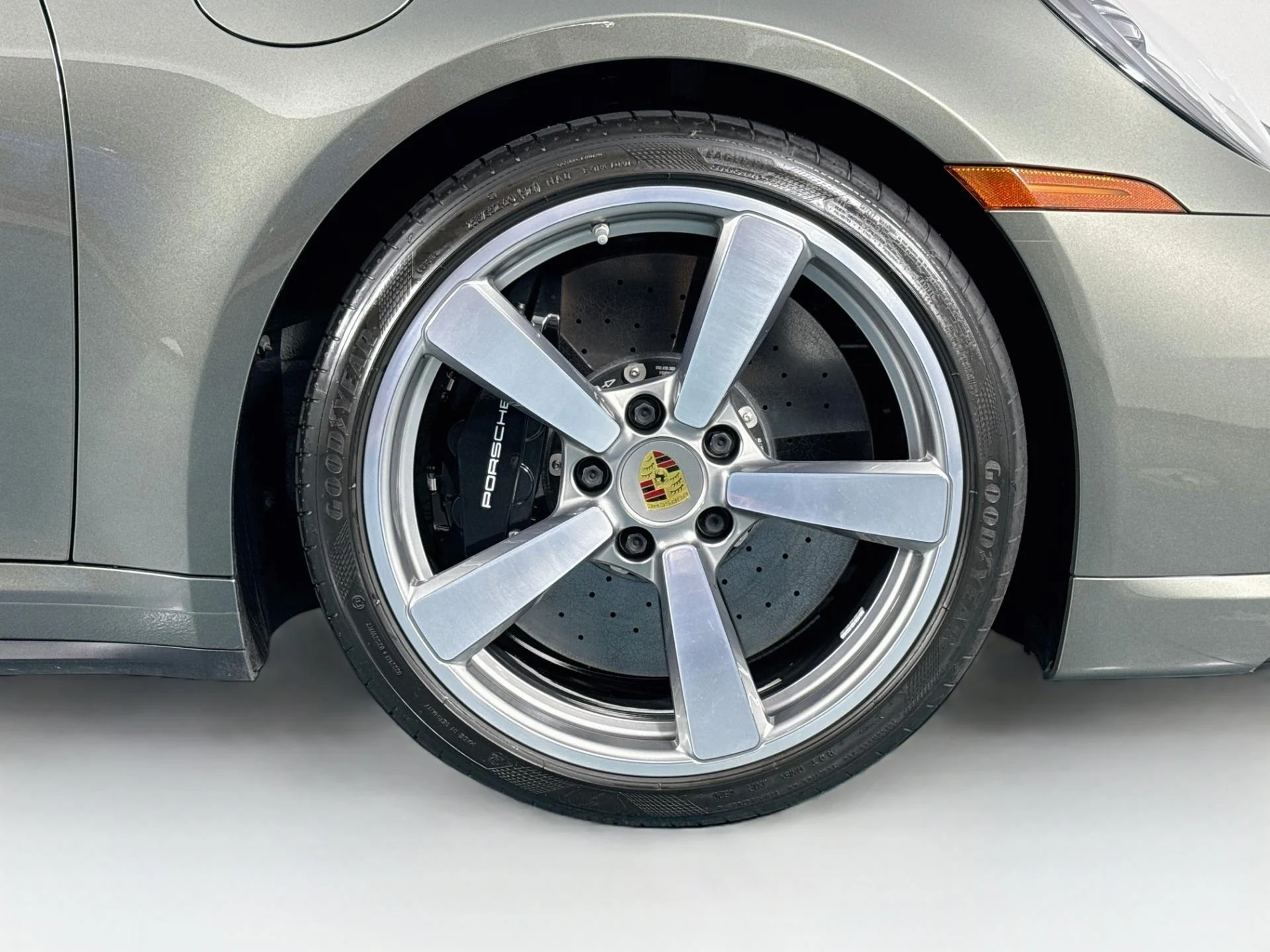 mph058_539691_Used_2021_Porsche_911_Turbo_S_1789763429_4fc88e843b