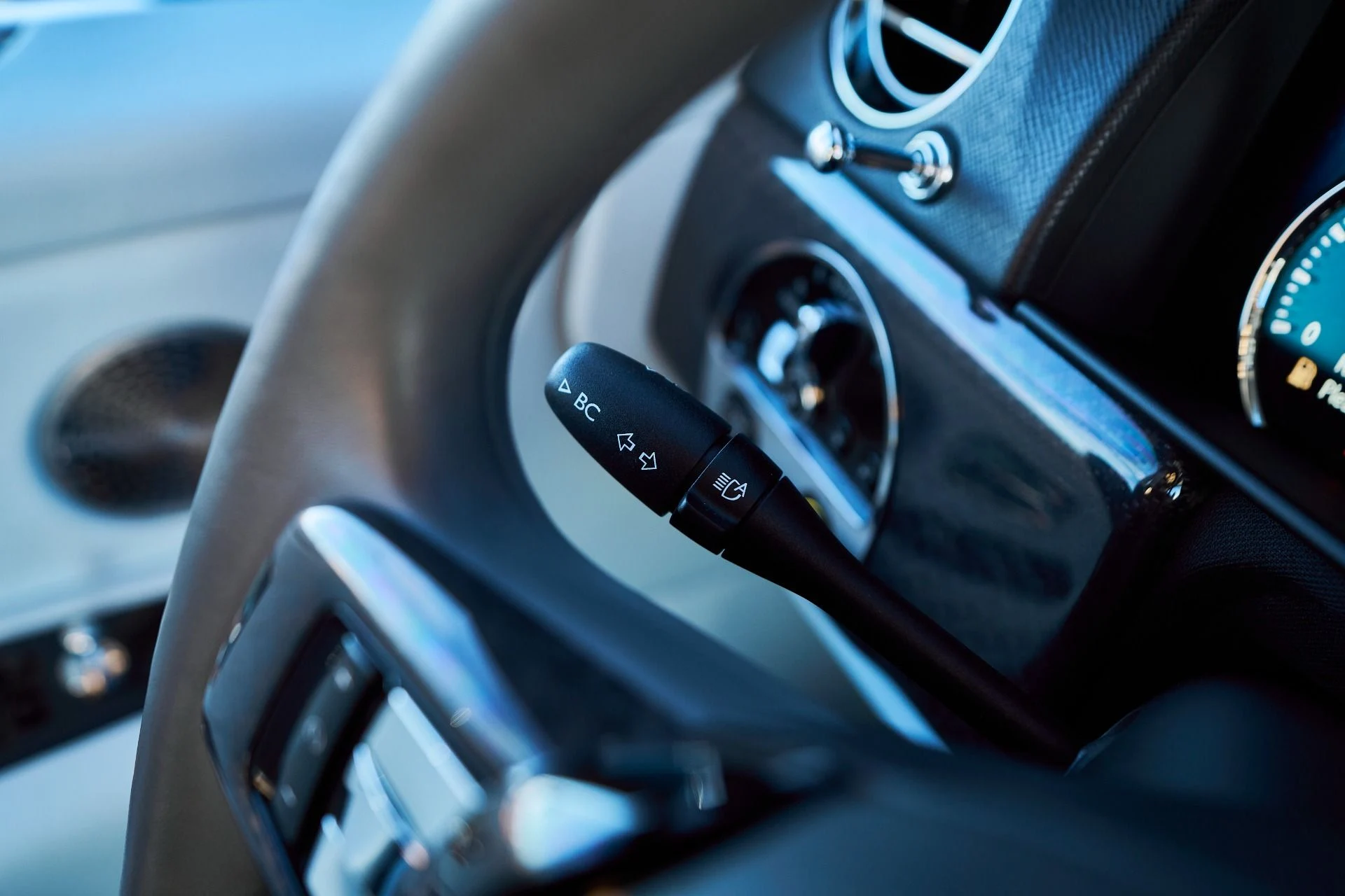 mph058_553733819_Used_2022_Rolls_Royce_Cullinan_Black_Badge_1765411129_6a52b9c4d5