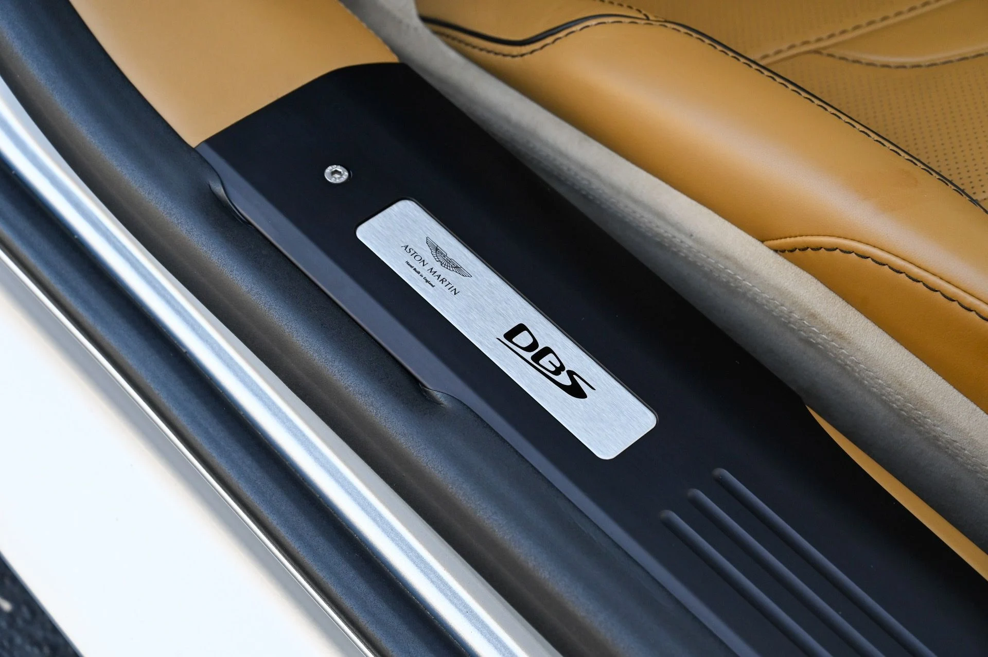 mph058_570881523_Used_2020_Aston_Martin_DBS_Superleggera_1708981949_0ffbb45181