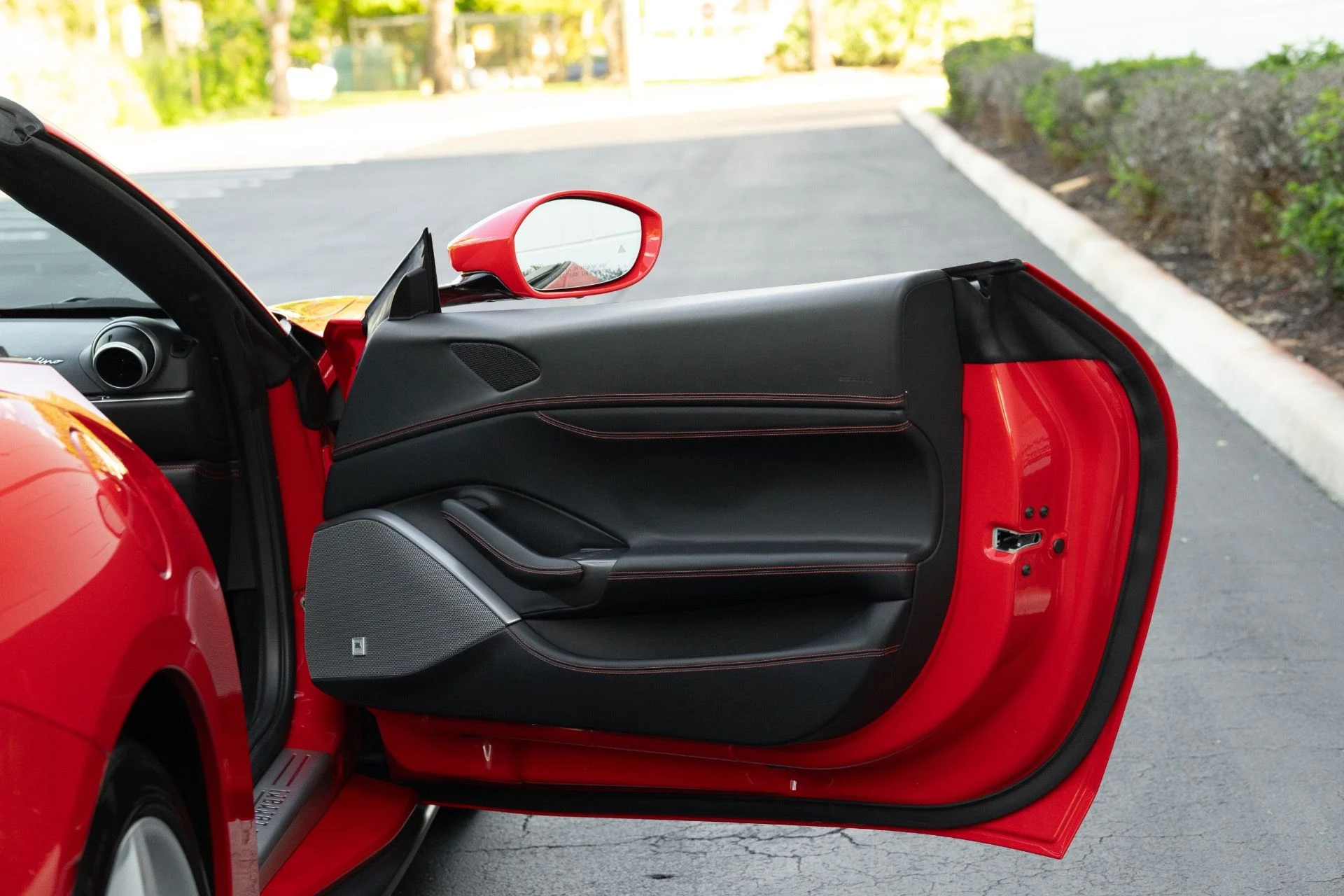 mph058_574957017_Used_2020_Ferrari_Portofino_1760457229_bb10fed480