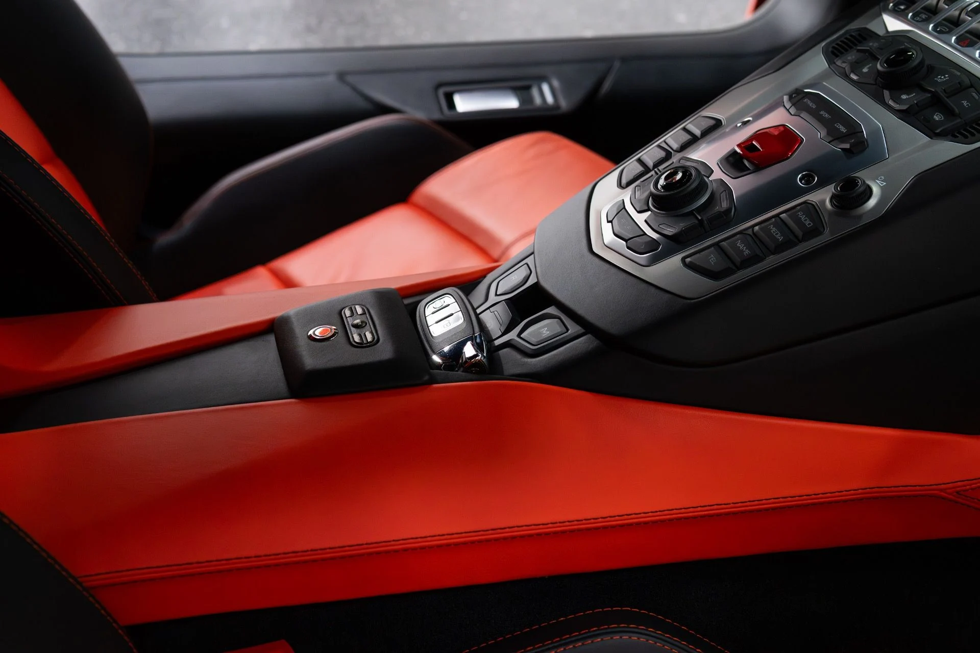 mph058_582382748_Used_2012_Lamborghini_Aventador_LP_700_4_1769493534_74047a6c23