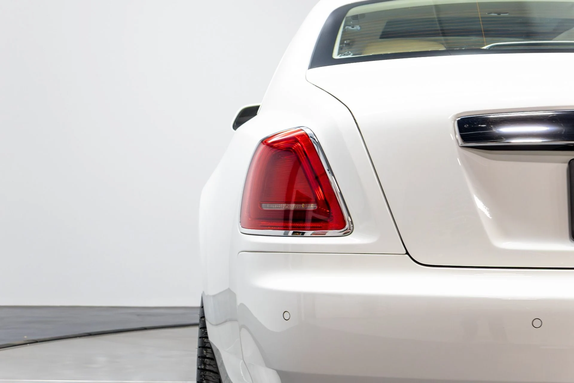 mph058_60694013_Used_2017_Rolls_Royce_Ghost_1774888920_1a9168ad4d