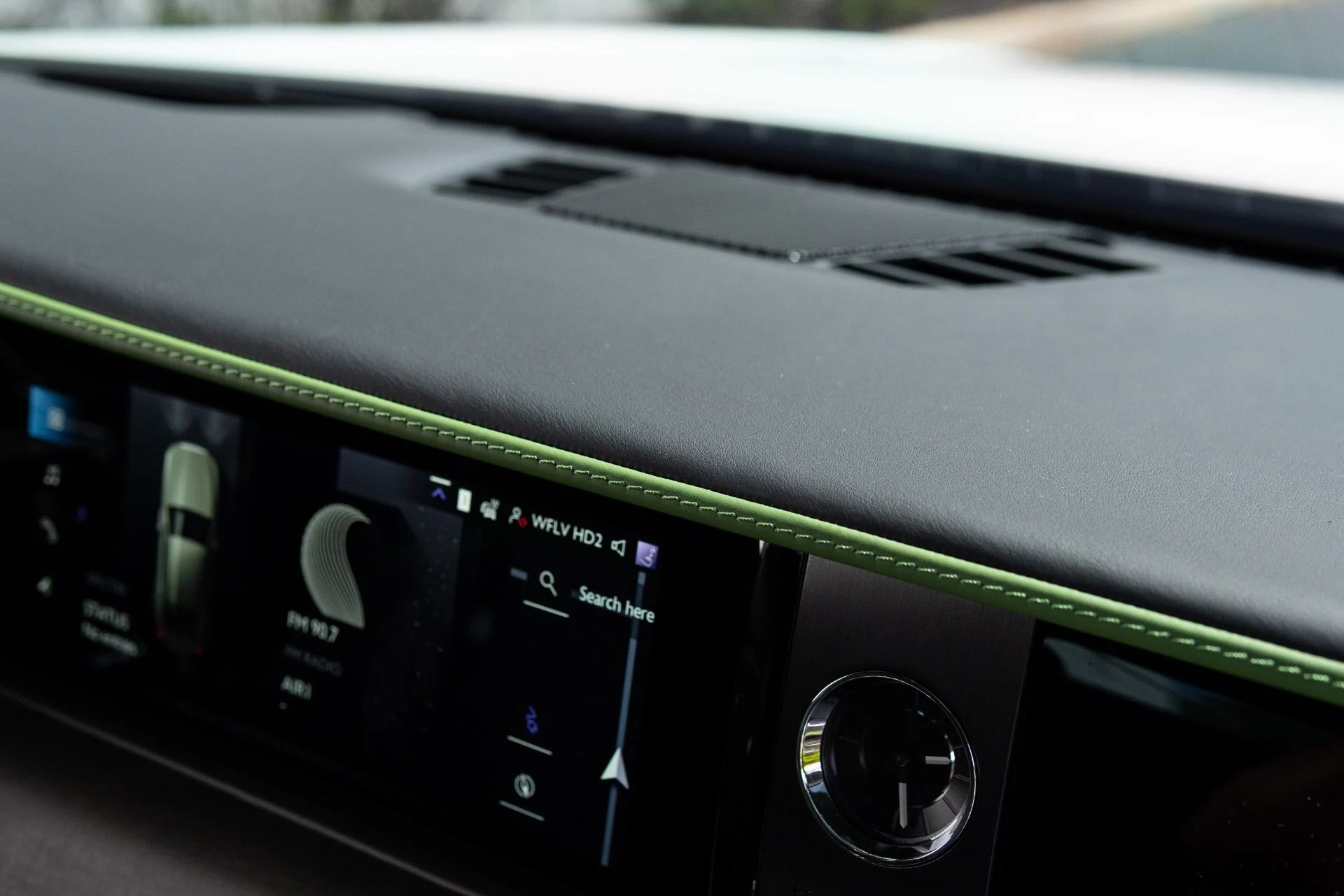 mph058_617943298_Used_2024_Rolls_Royce_Spectre_1775023108_cd590ec9b2