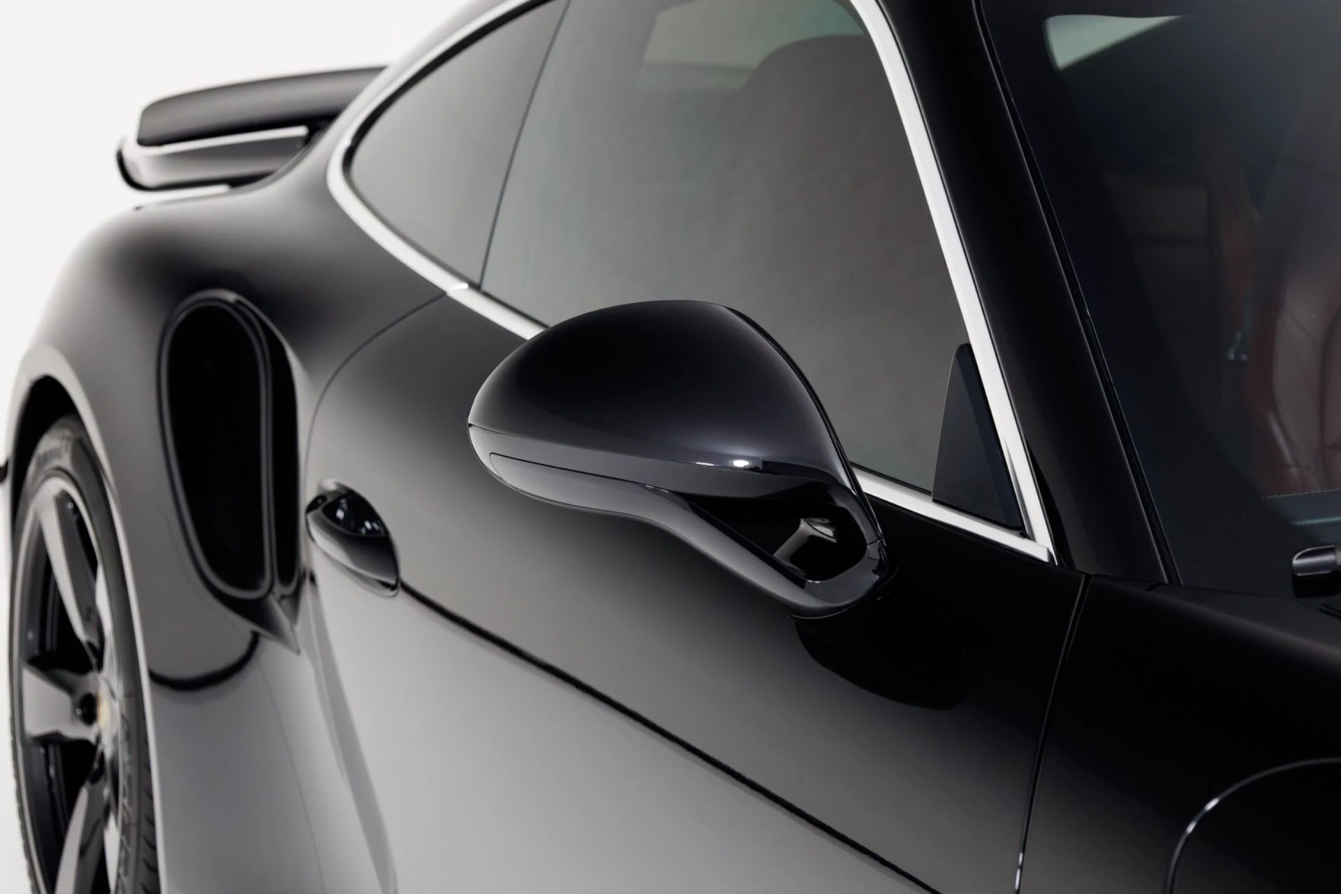 mph058_625572209_Used_2017_Porsche_911_Turbo_S_1773337591_13953335df