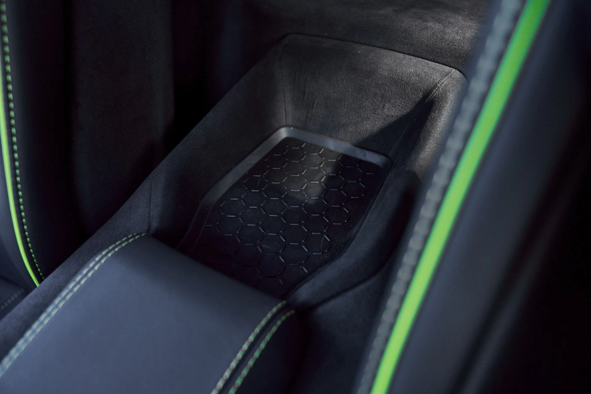 mph058_693484338_Used_2025_Lamborghini_Revuelto_Base_1769824562_521347d0ed