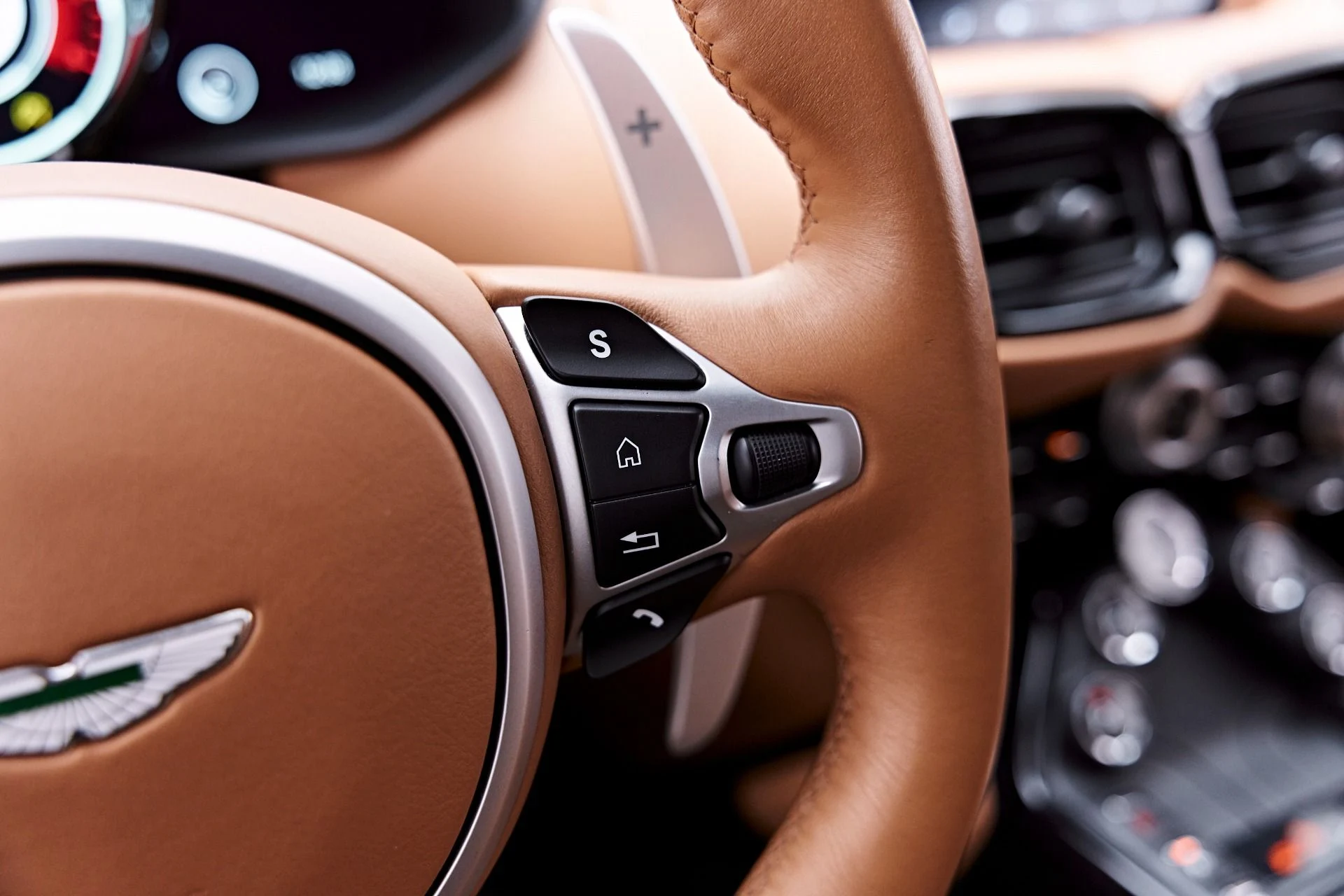 mph058_712572674_Used_2020_Aston_Martin_Vantage_Base_1777504342_313a2cc1d3