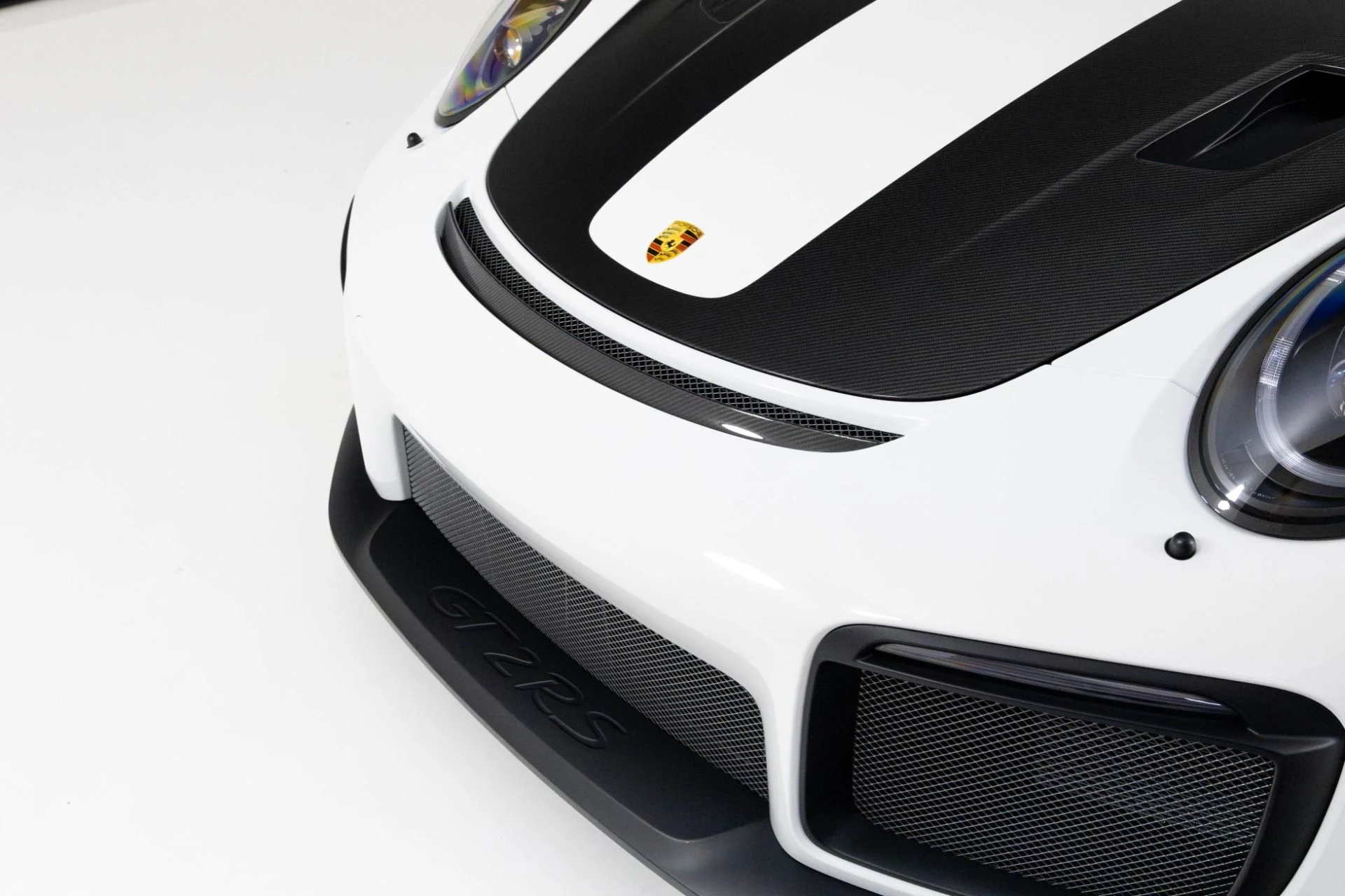 mph058_732215303_Used_2018_Porsche_911_GT_2_RS_1762386696_524e2ee9e4