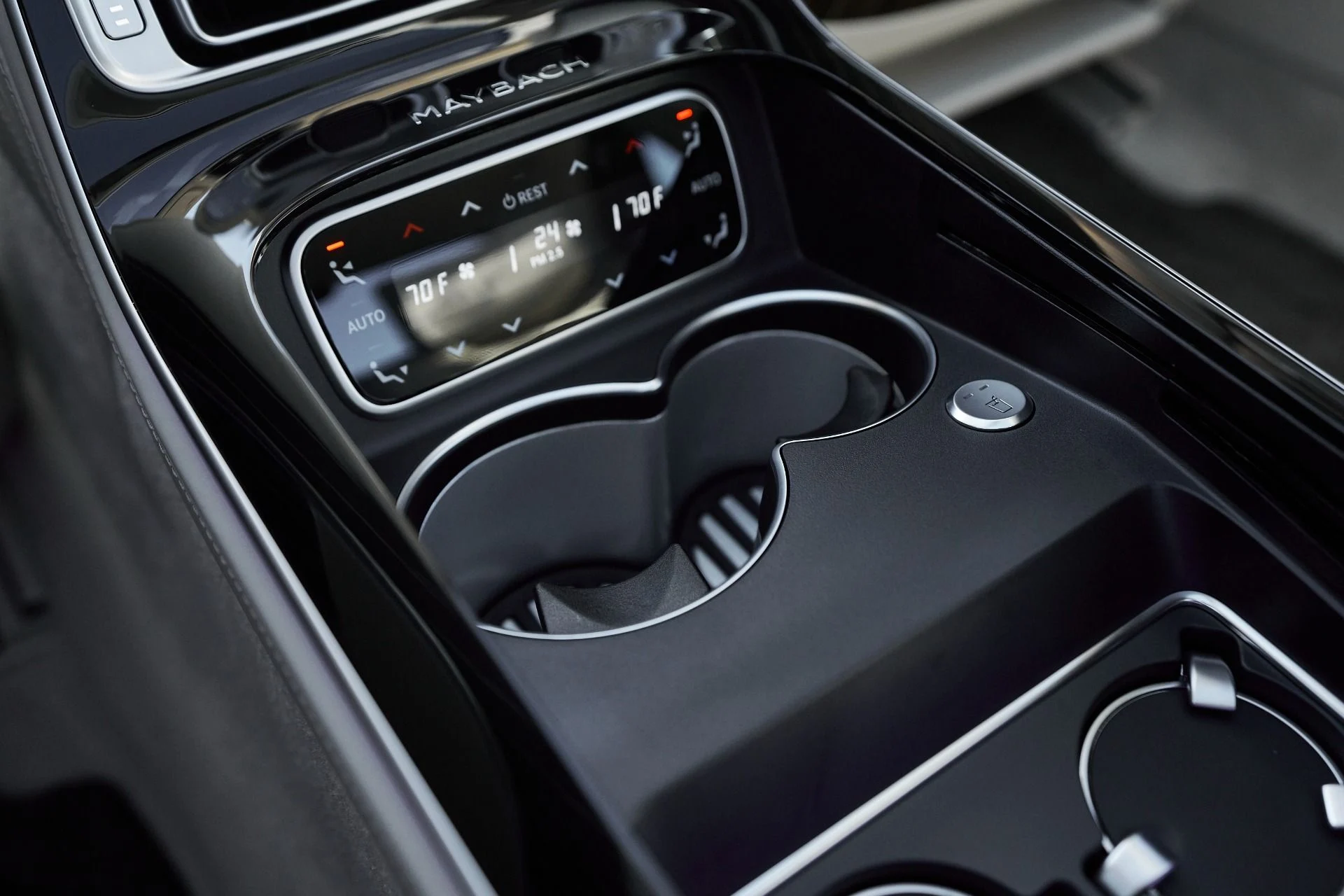 mph058_735874326_Used_2025_Mercedes_Benz_S_Class_Maybach_S_680_1761611136_c47ed0bbcc